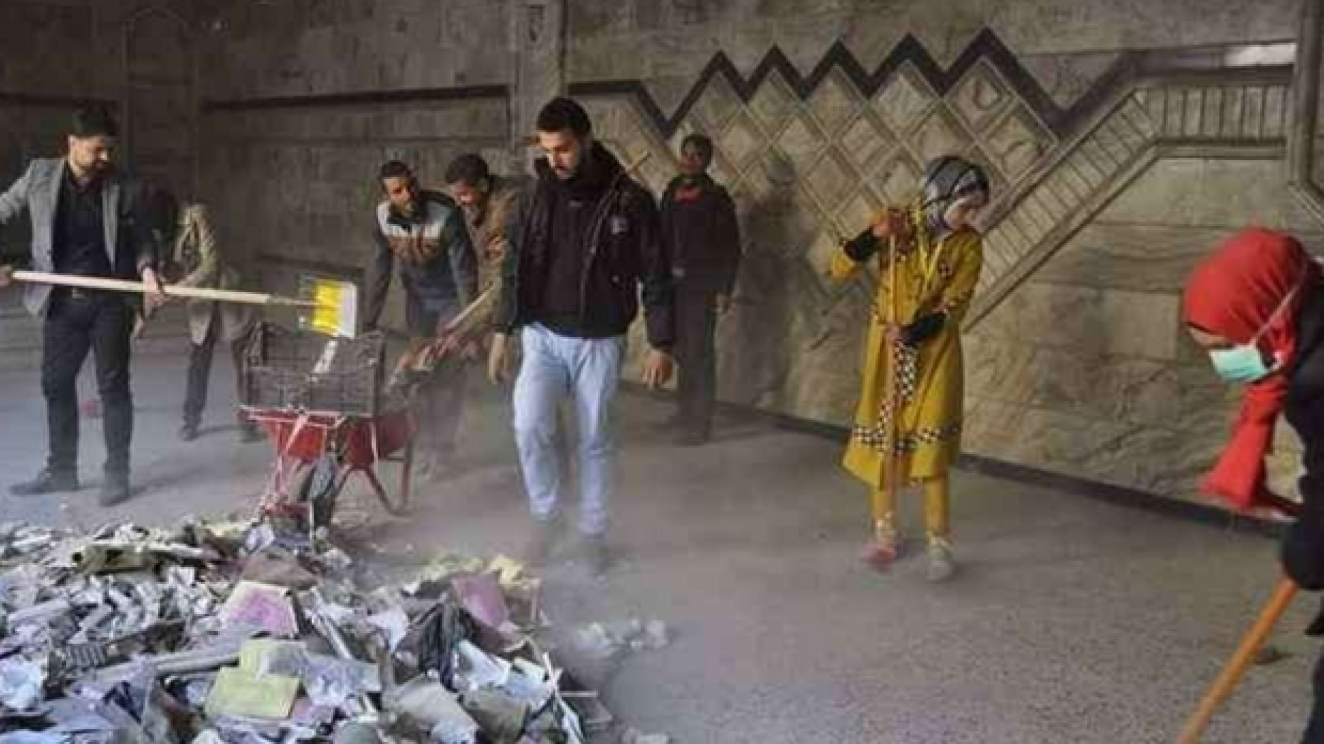 Immagine di Islamici ripuliscono la chiesa a Mosul