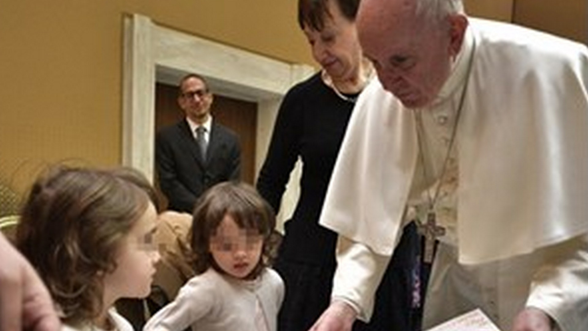 Immagine di Incontro del Papa con i familiari: la strada dell'amore semina pace