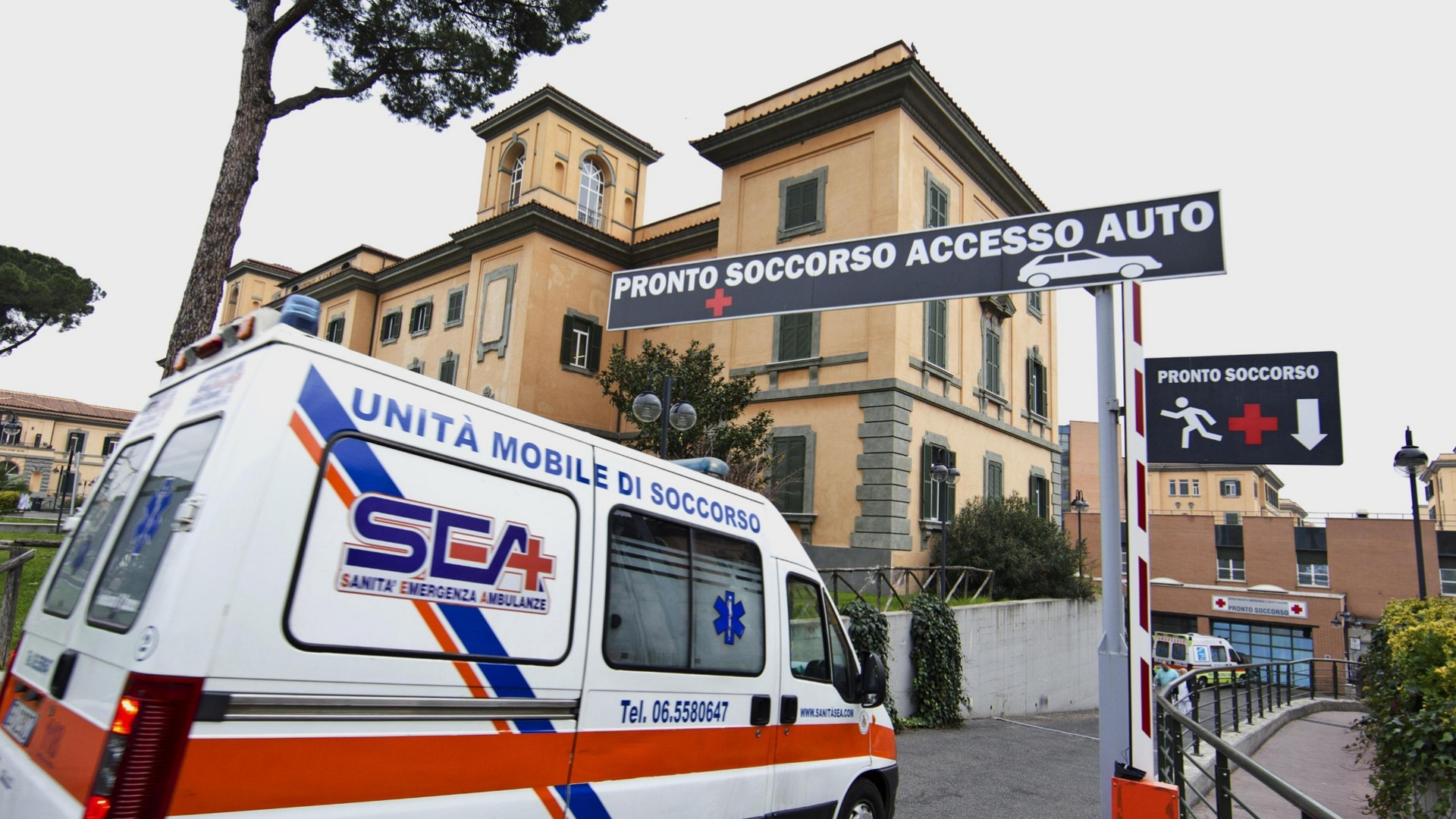 Immagine di Si assumono solo medici non obiettori. Don Arice (Cei): snaturata la 194
