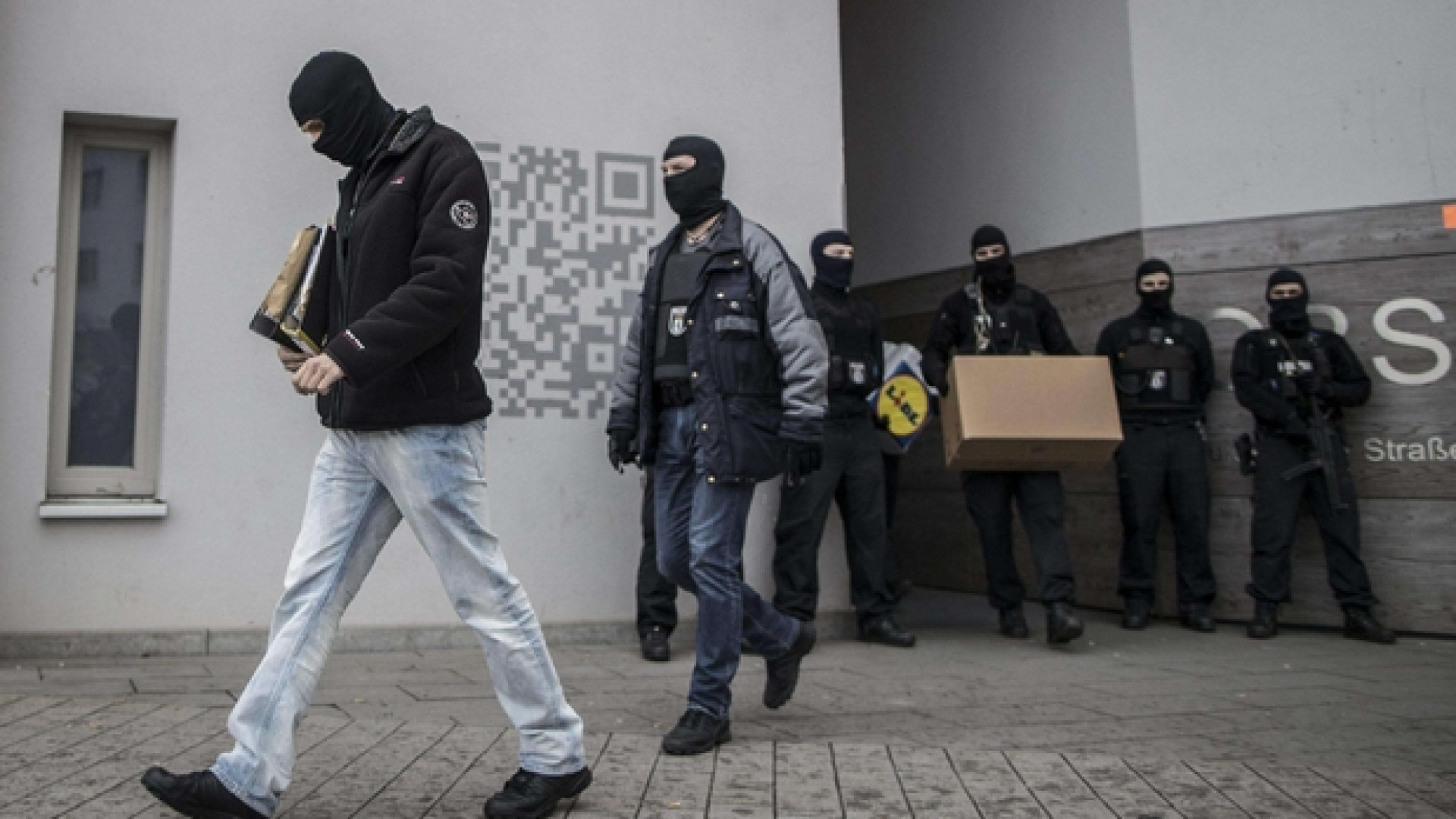 Immagine di Blitz a Berlino: chiusa dalla polizia la moschea di Amri