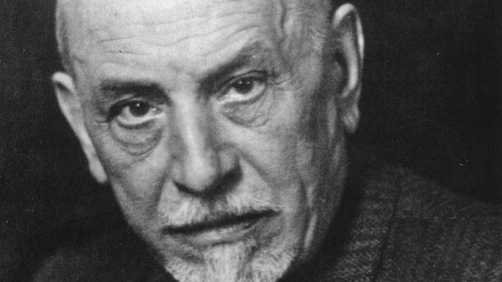 Immagine di Pirandello al centro. «La sua letteratura è vitale»