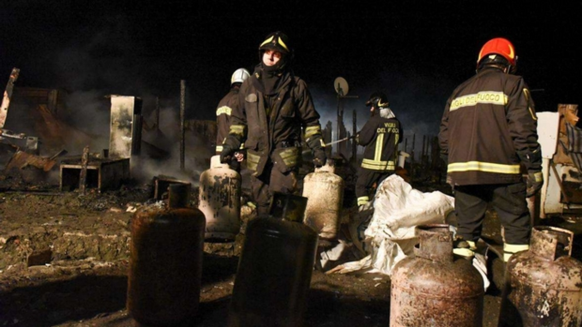 Immagine di Incendio al Ghetto di Rignano, chi sono i due morti