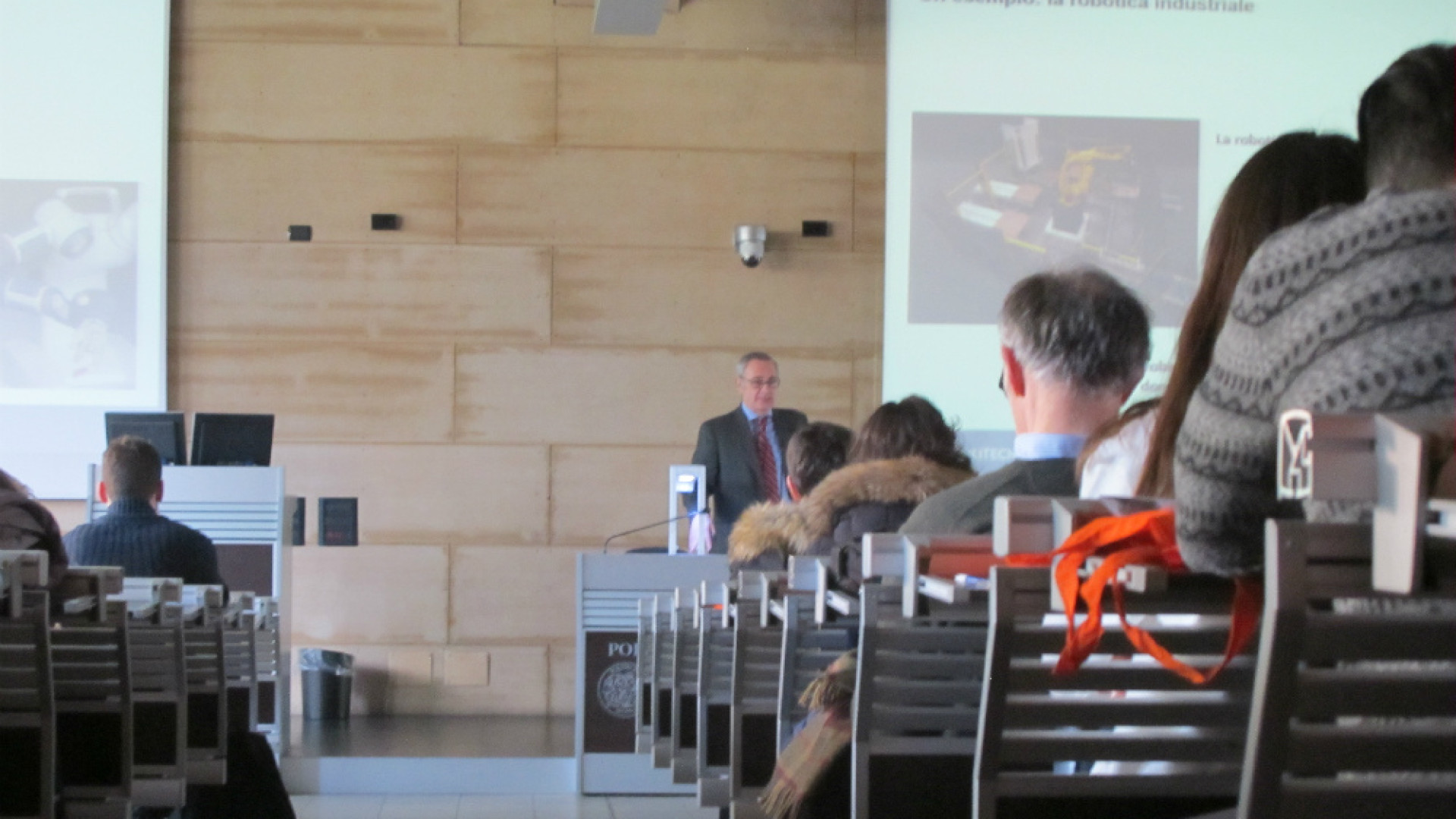 Immagine di Aspiranti ingegneri in visita al Politecnico di Milano