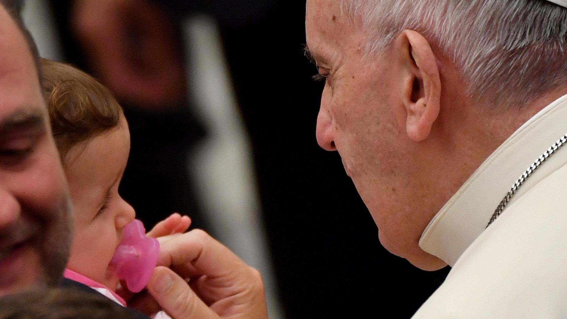 Immagine di Francesco, da quattro anni il «Papa della gente»