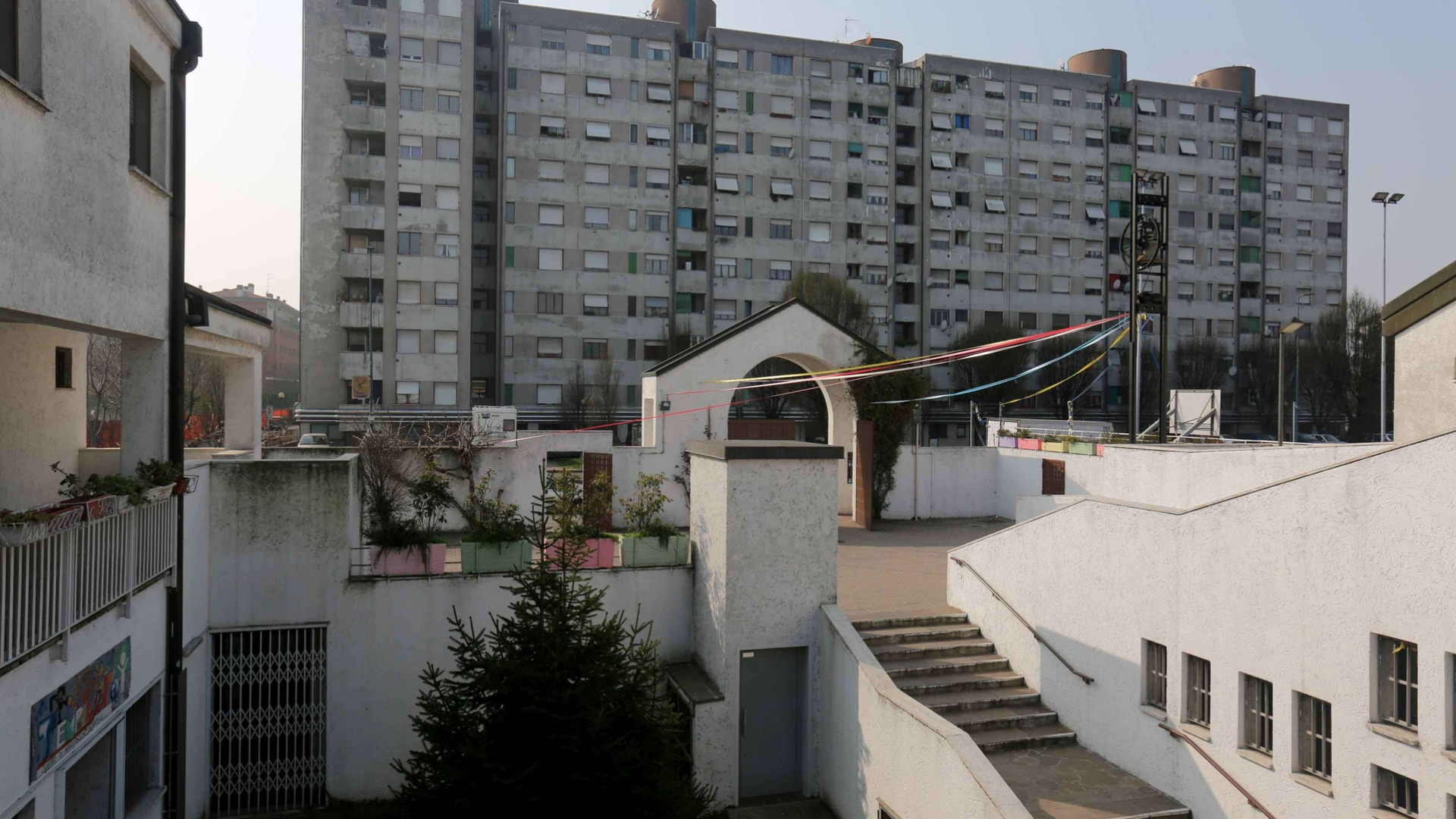 Immagine di Case Bianche, Milano si fa incontro al Papa dalla periferia