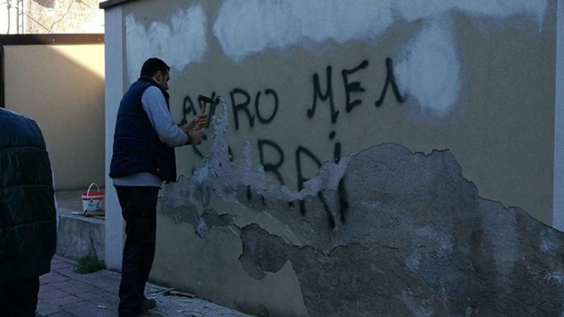 Immagine di Scritte contro don Ciotti, la veglia di preghiera dei giovani scout