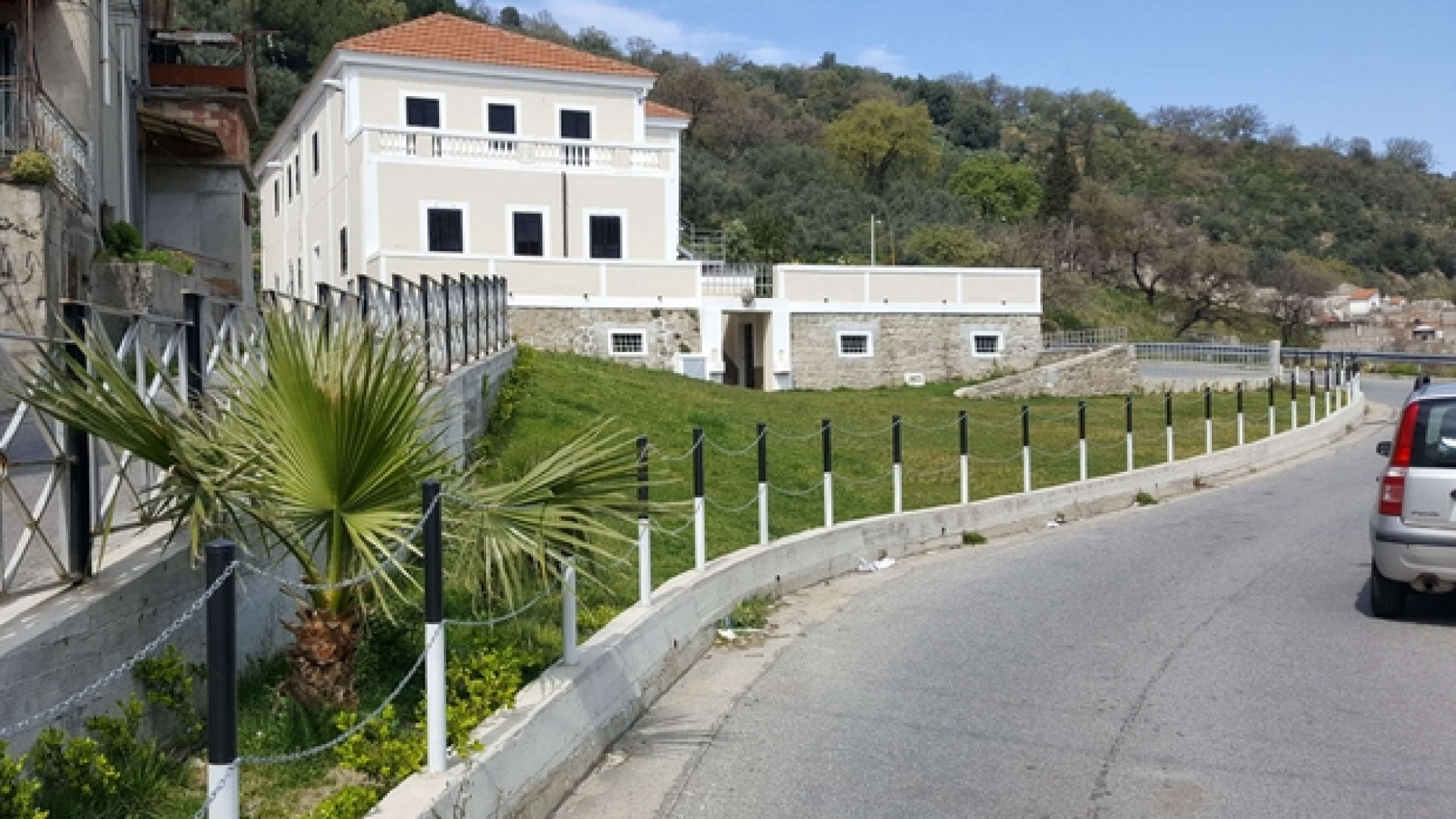 Immagine di Il commissario porta l’acqua e pulisce le vie