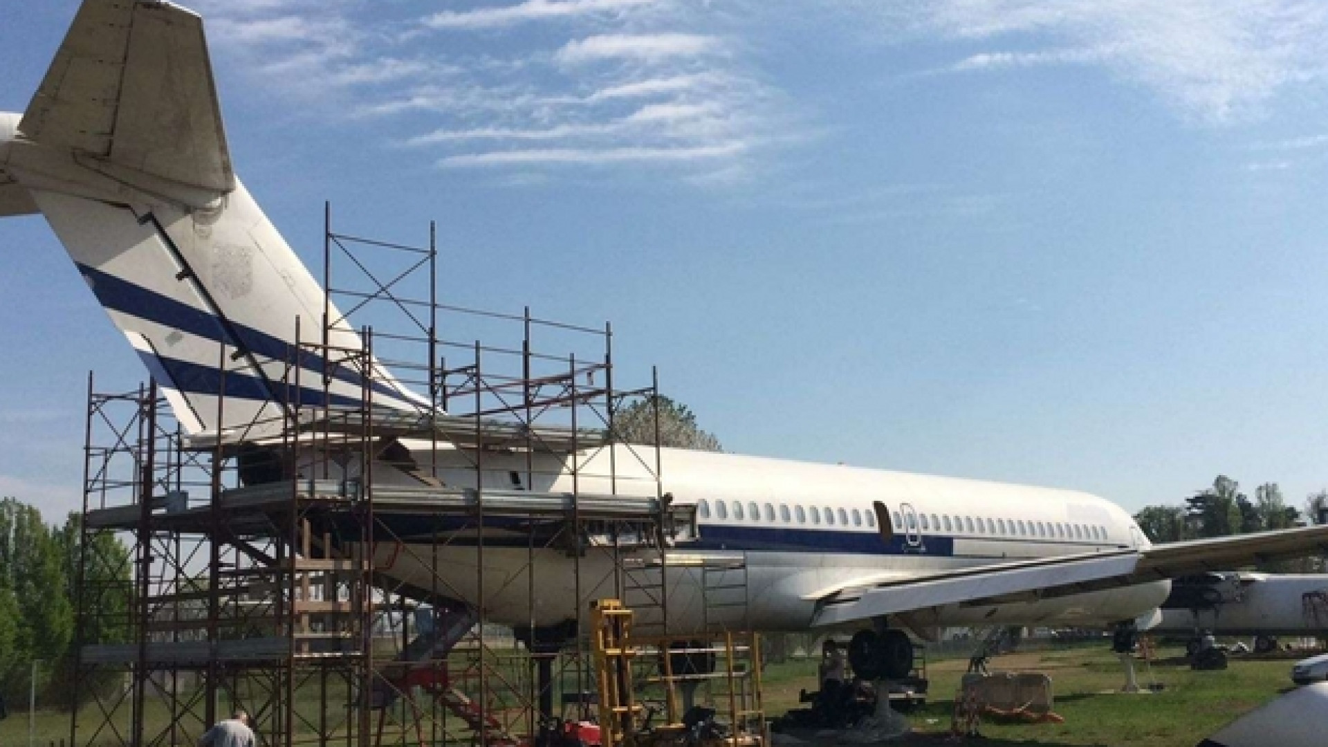 Immagine di Apre ai visitatori il Dc 9 su cui volarono Pertini e Wojtyla