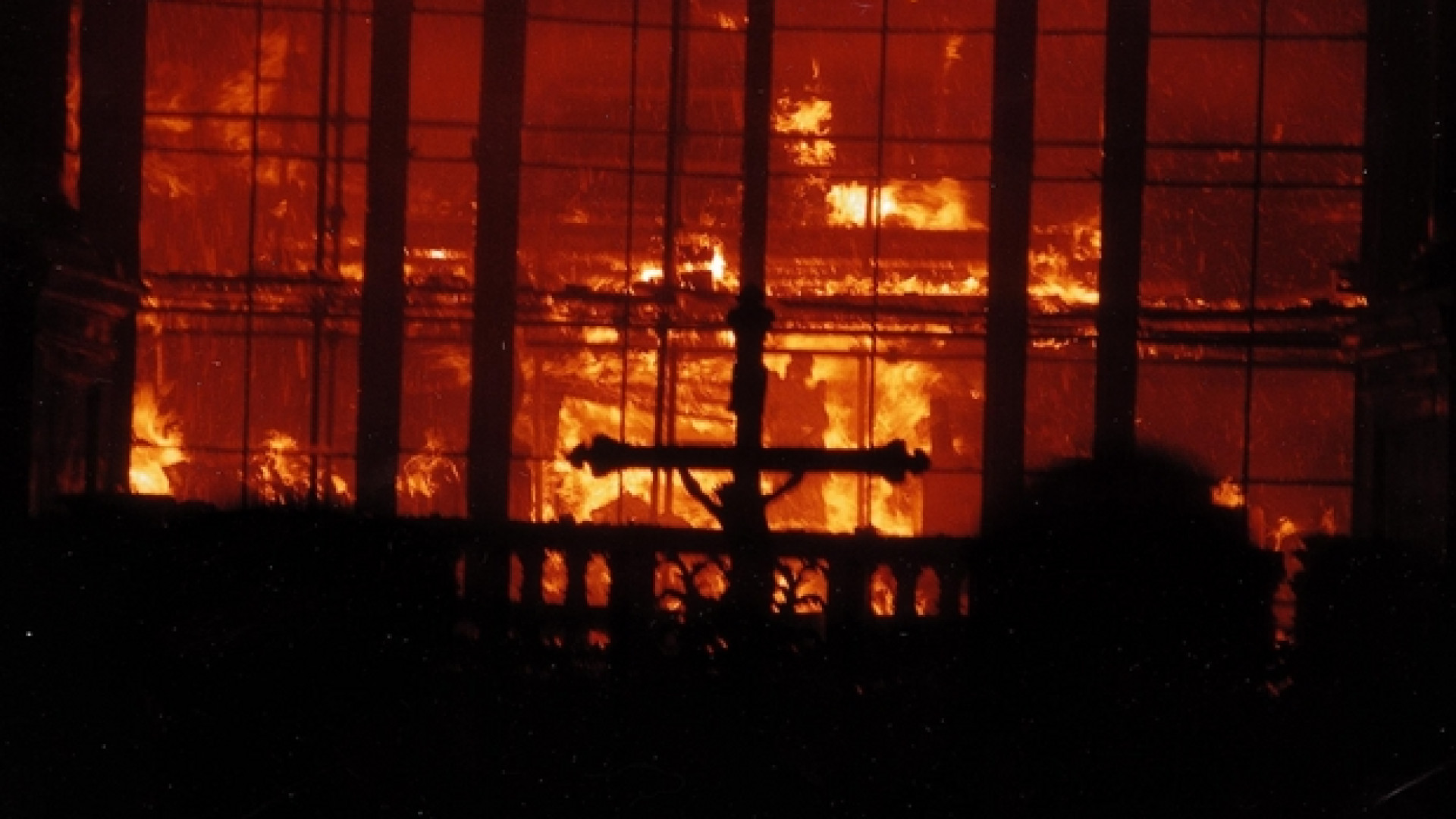 Immagine di La notte che rischiammo di «perdere» la Sindone