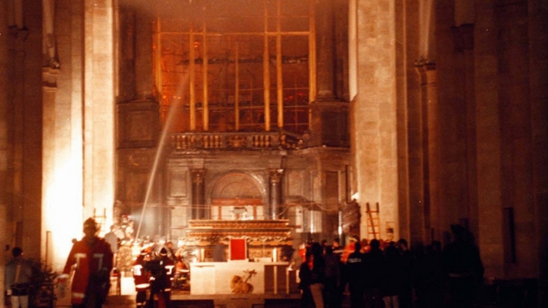 Immagine di Il pompiere: «Così ho salvato la Sindone dalle fiamme»