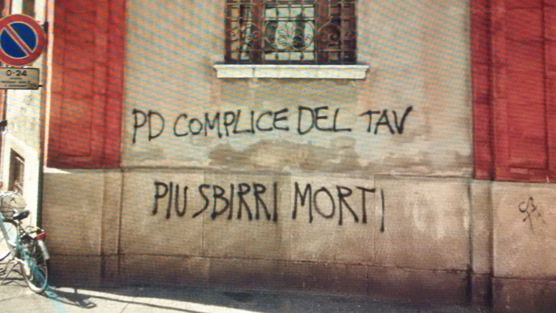 Immagine di Quelle scritte ignobili e quelle cancellazioni... selettive