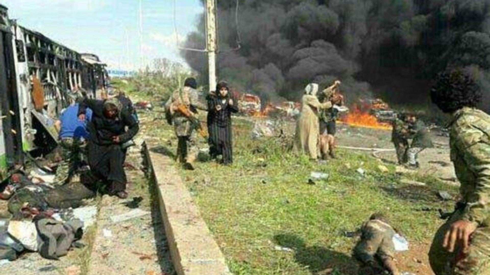 Immagine di Kamikaze contro i bus dei profughi: sono 126 i morti a nord di Aleppo