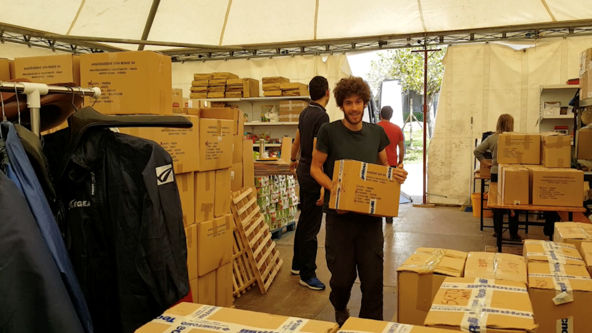 Immagine di 37 quintali di alimenti ai terremotati di Norcia