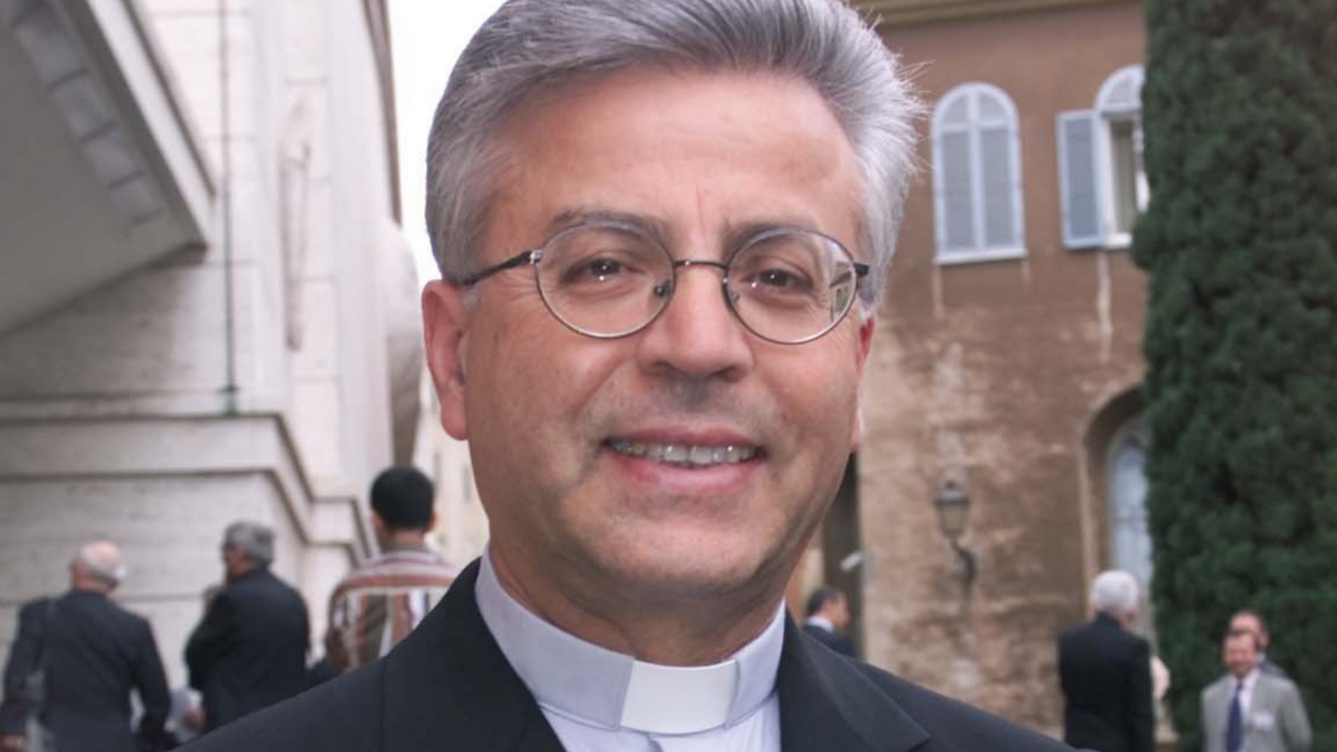 Immagine di Il vescovo: «Lascio la diocesi, torno a fare il missionario»