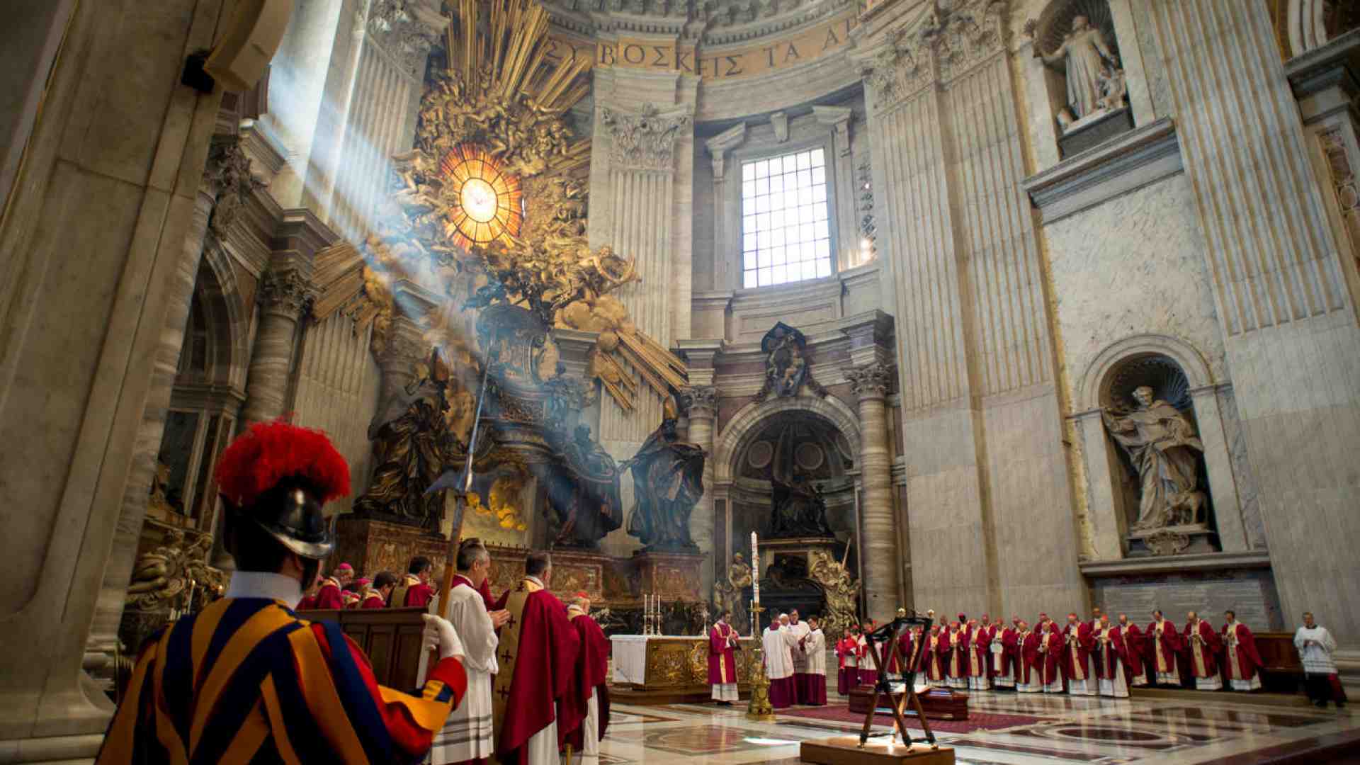 Immagine di Celebrati in San Pietro i funerali del card. Nicora