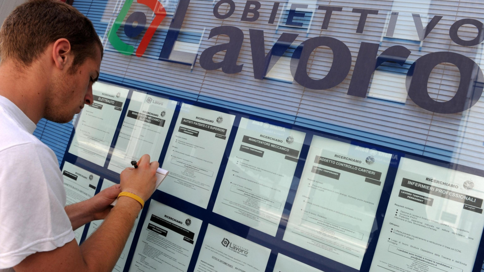 Immagine di «Lavoro è un'emergenza». Galantino: non si abbandoni Alitalia