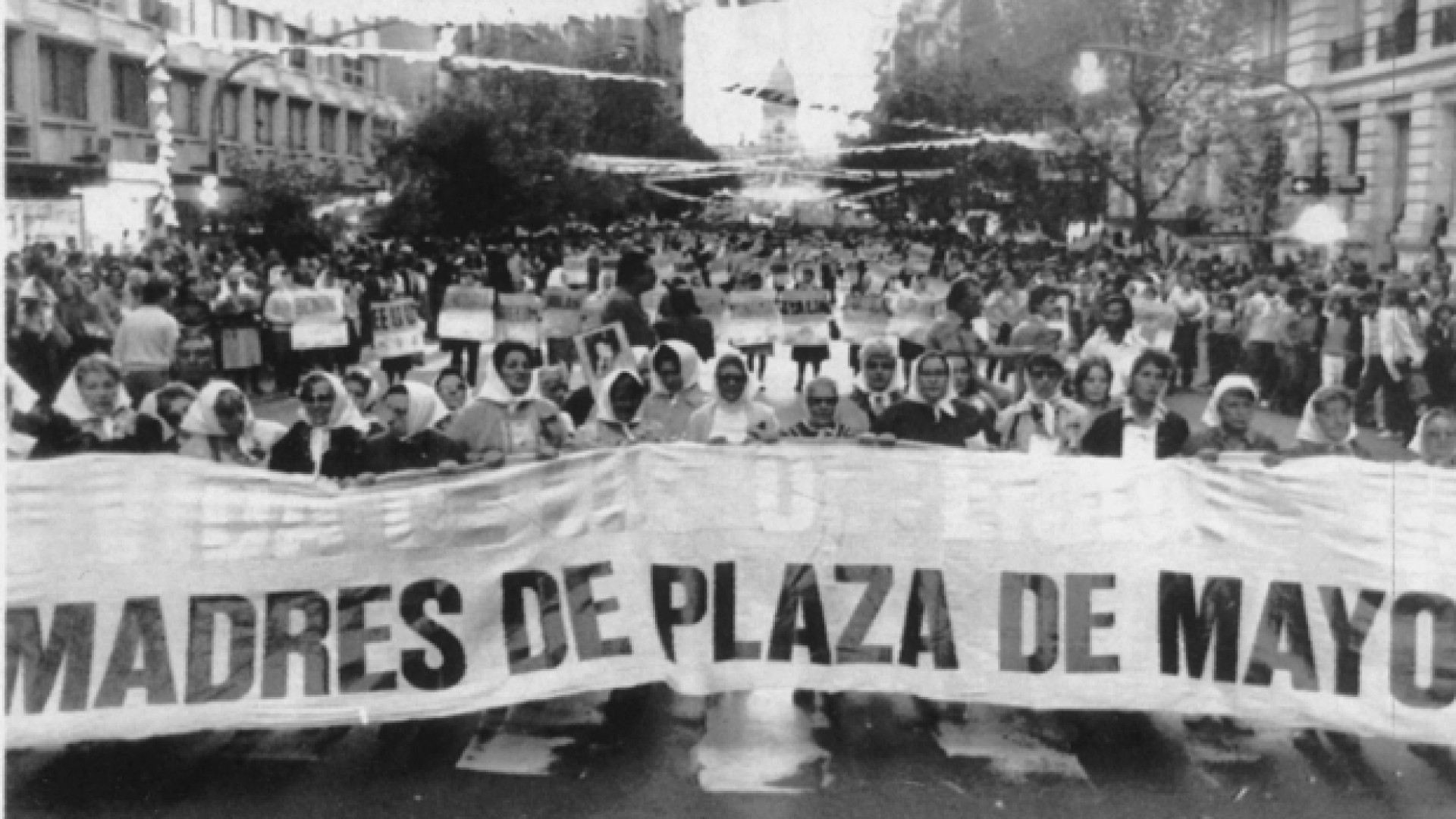 Immagine di Plaza de Mayo, 40 anni fa le prime madri-coraggio