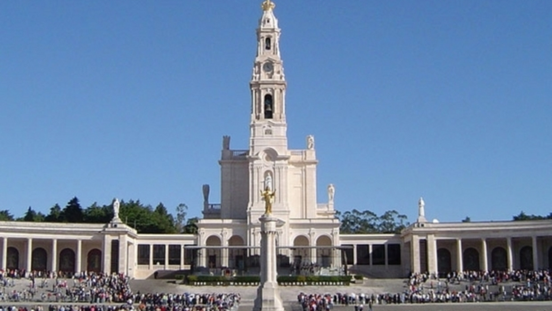 Immagine di Papa Francesco al Santuario mariano il 12 e il 13 maggio