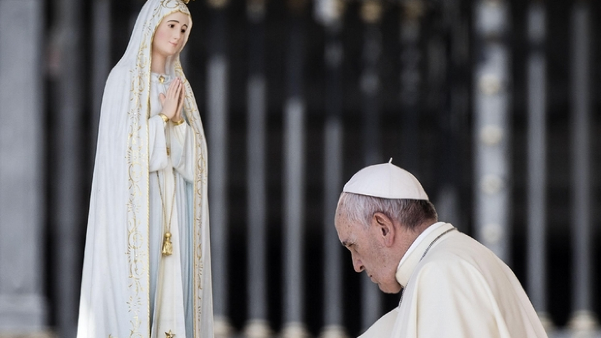 Immagine di Il Papa: a Fatima come pellegrino di pace