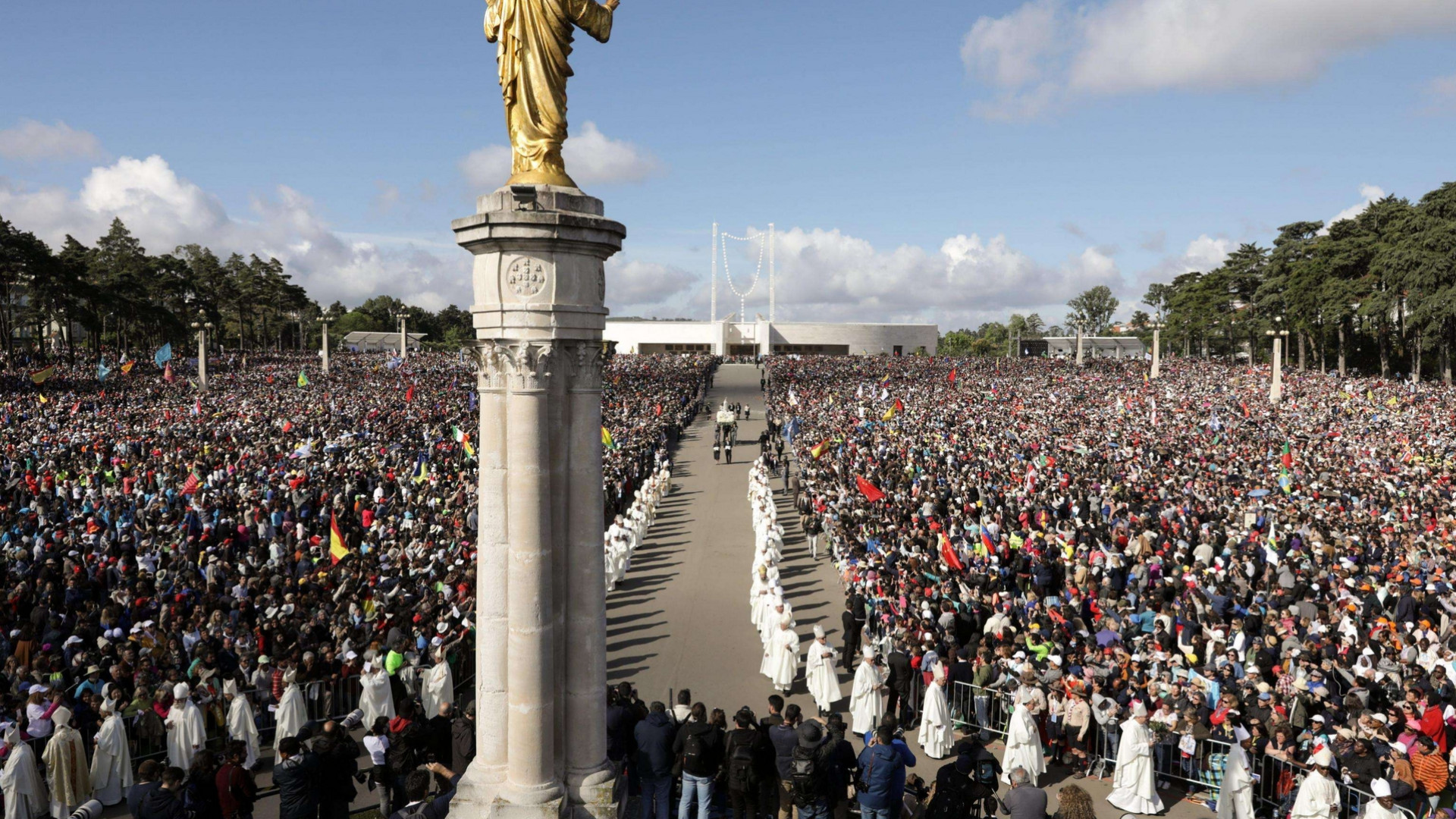 Immagine di Papa Francesco: Fatima ci dice che abbiamo una Madre