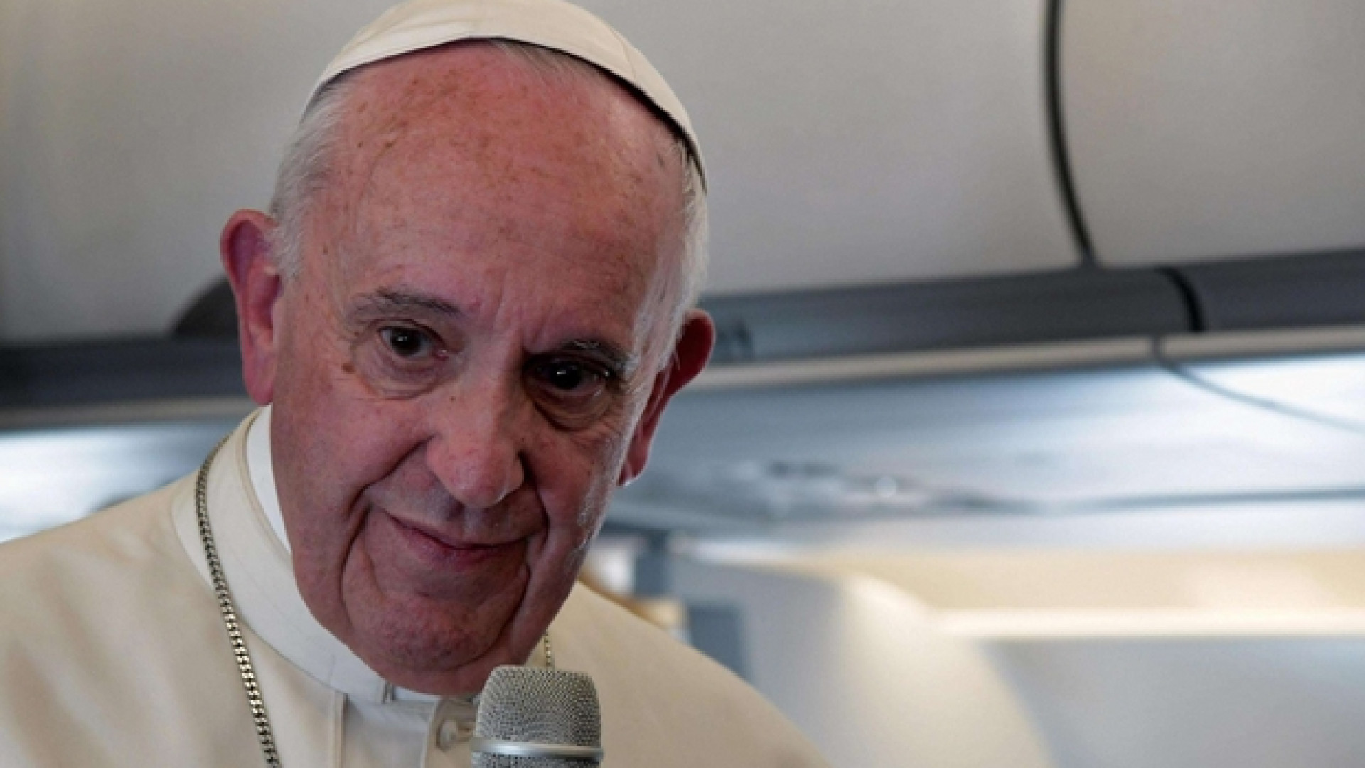 Immagine di Papa Francesco su Medjugorje: Maria non fa la postina (video)