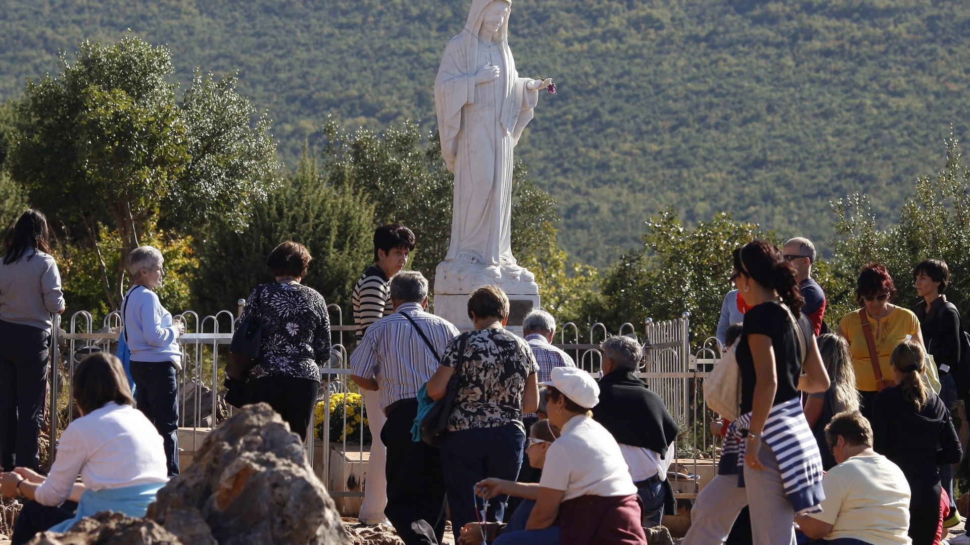 Immagine di Medjugorje, perché il Papa non crede alla «Madonna postina»