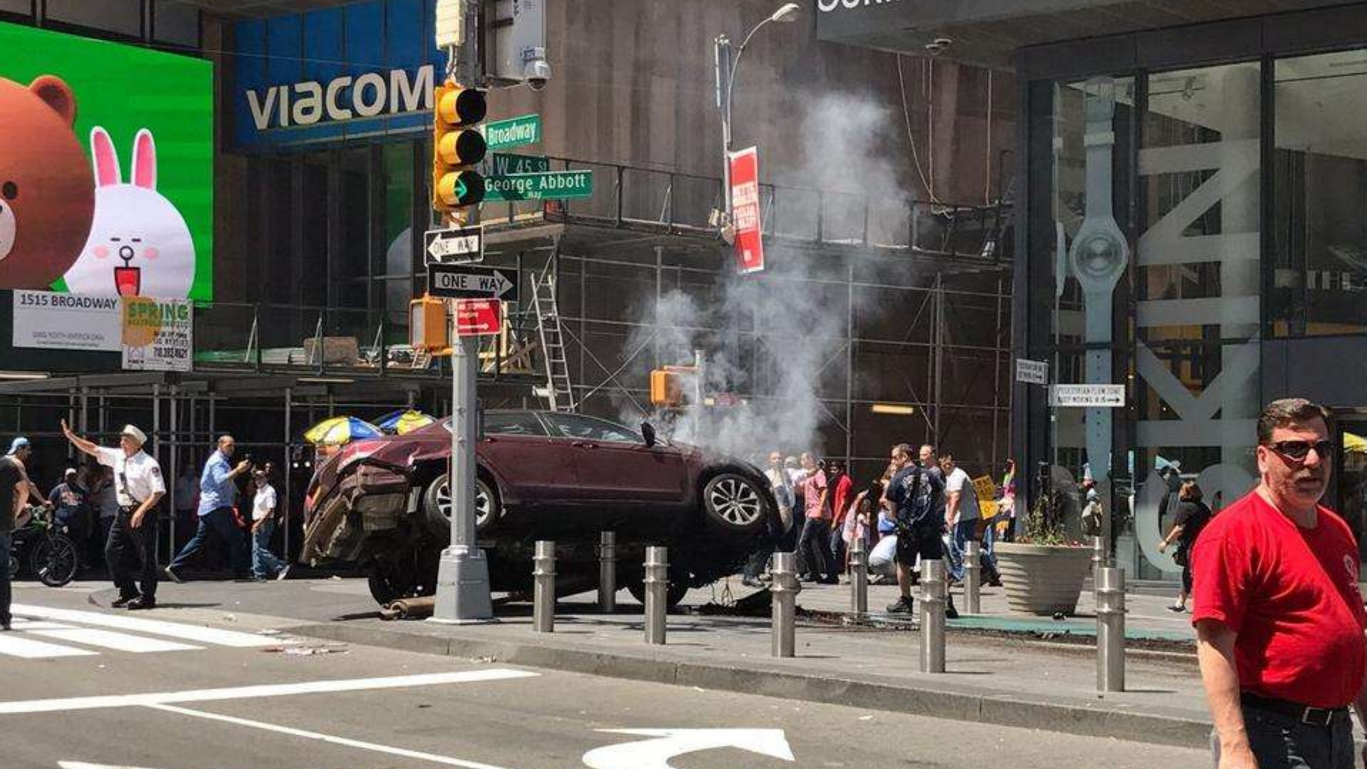 Immagine di Auto impazzita sulla folla a Times Square, un morto e 23 feriti