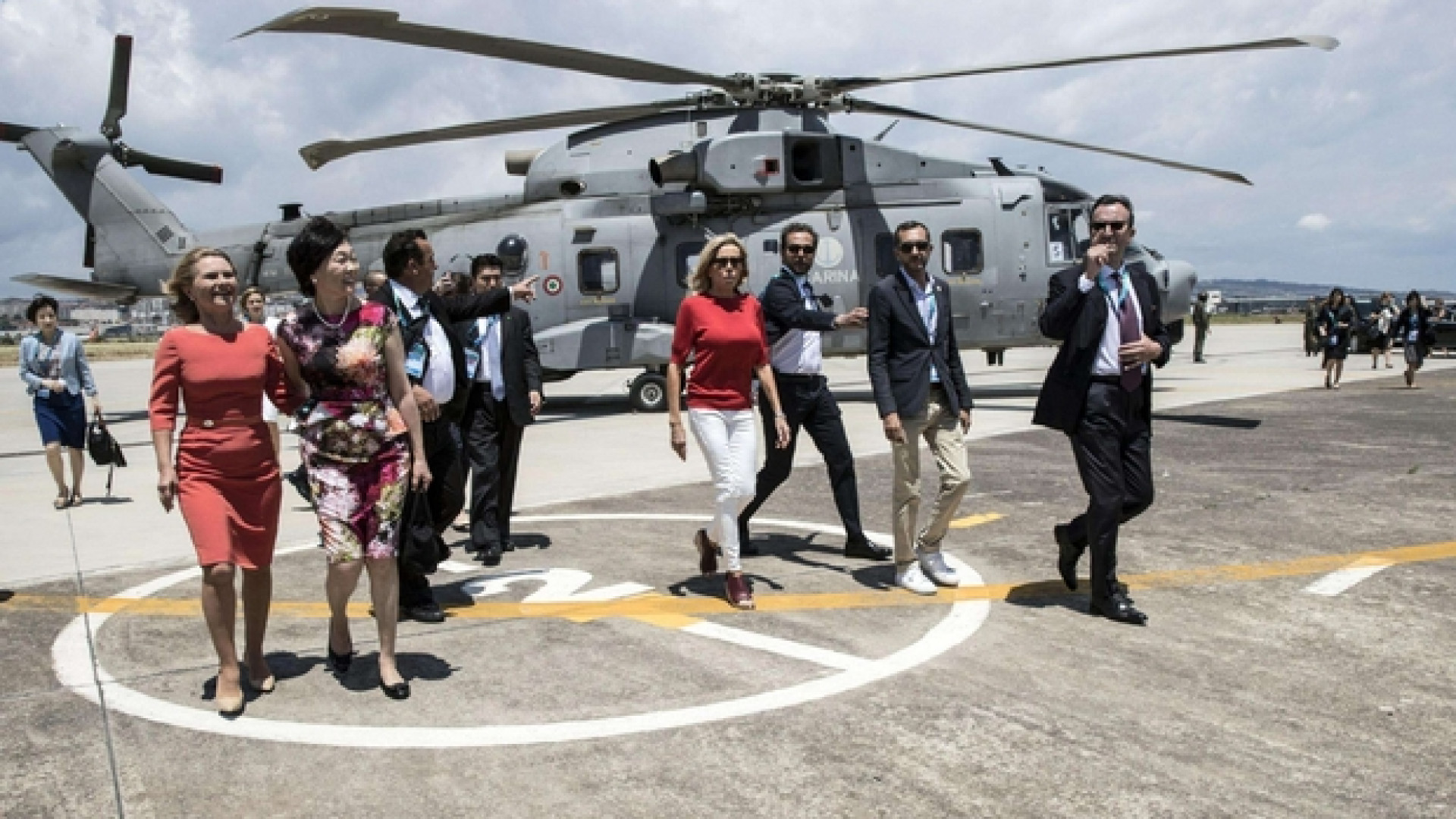 Immagine di Tour in elicottero per le first lady. Melania dà forfait