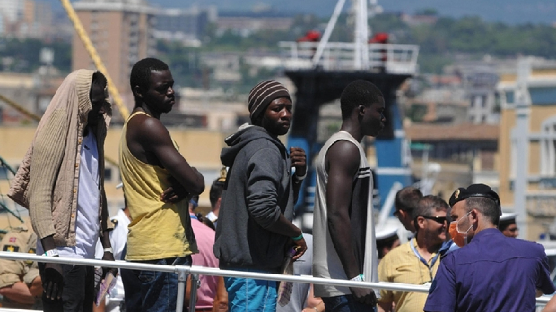 Immagine di Le Ong: da «angeli del mare» a «complici degli scafisti»