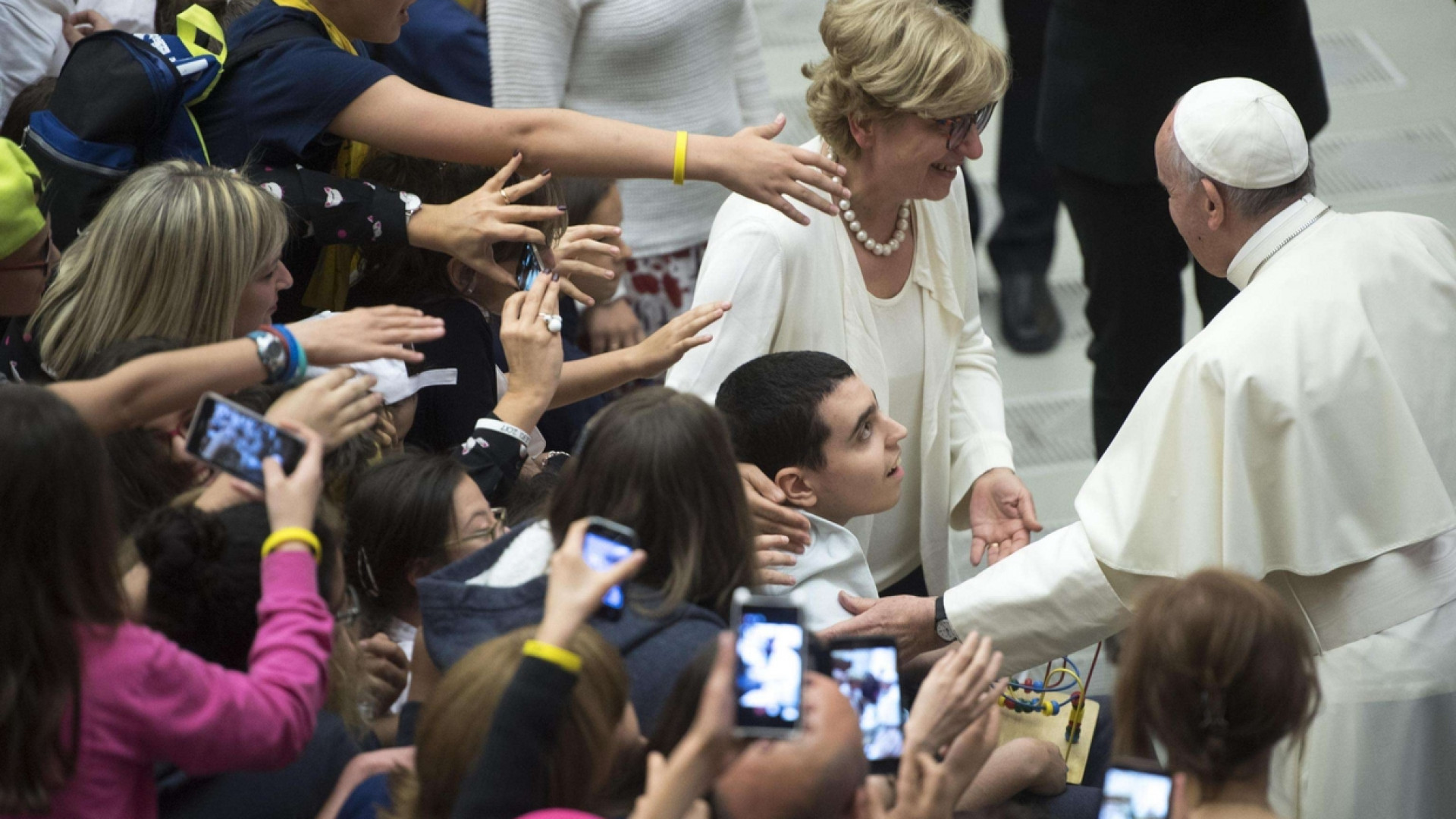 Immagine di Il Papa ai ragazzi: non sempre la sofferenza si può spiegare