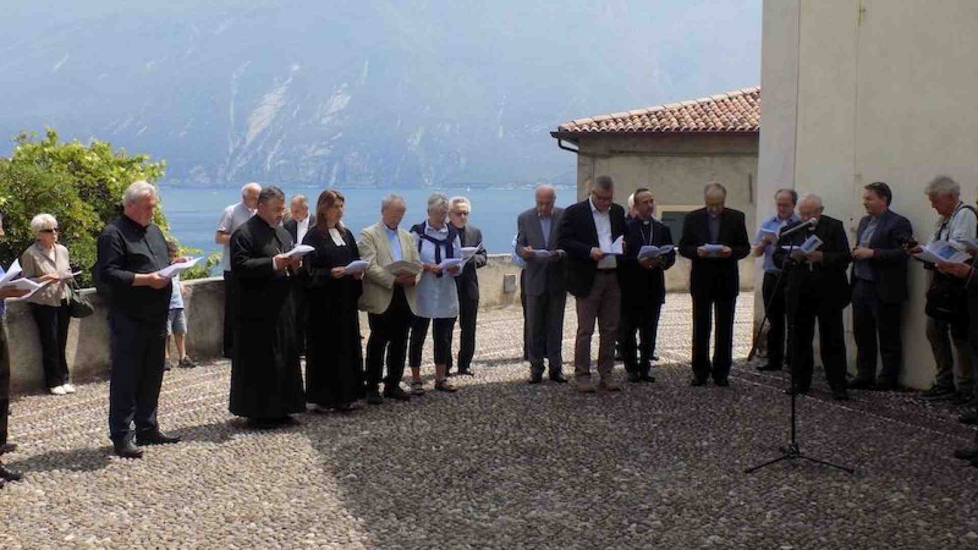 Immagine di Quattro vescovi si incontrano sul lago di Garda