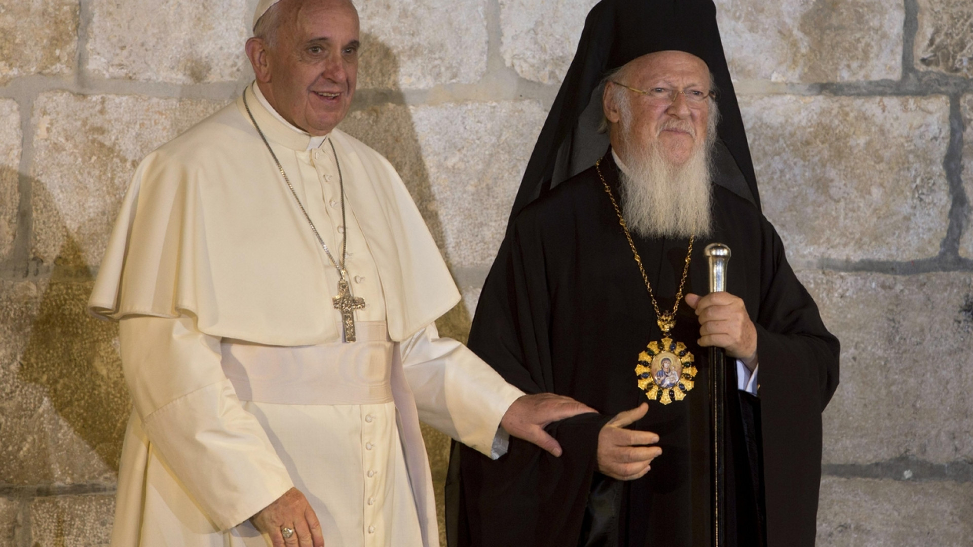Immagine di Il Papa a Bartolomeo: insieme per la pace e il dialogo