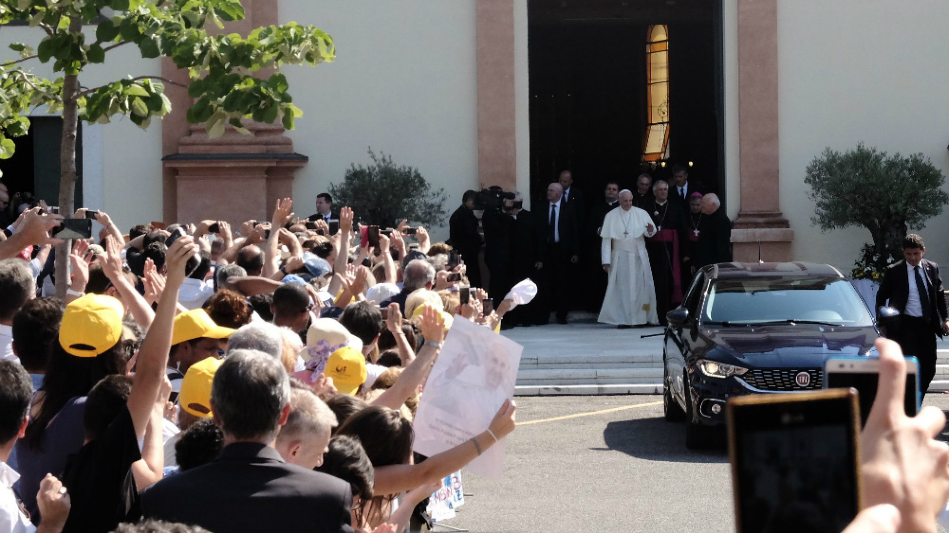 Immagine di Don Bruno Bignami: «I destini del mondo maturano in periferia»
