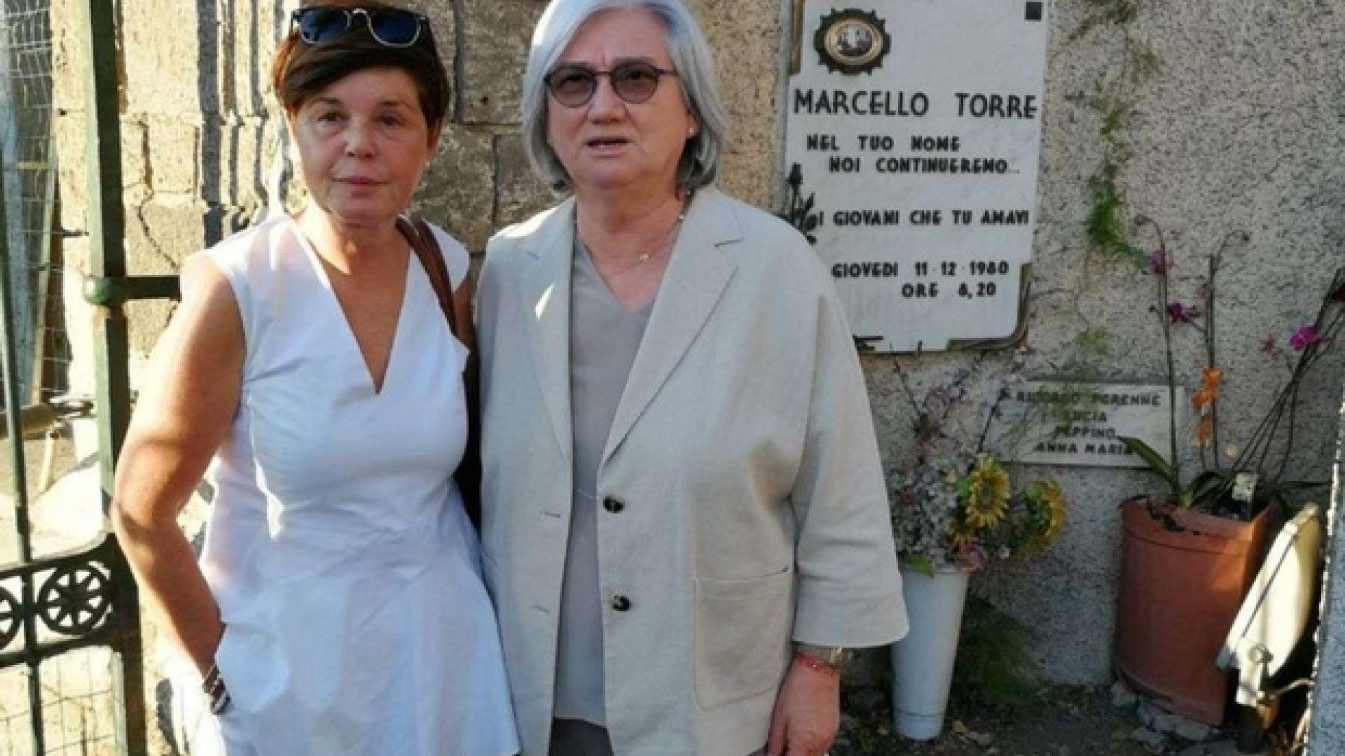 Immagine di Rosy Bindi sul luogo dell'omicidio di Marcello Torre dopo il furto oltraggioso