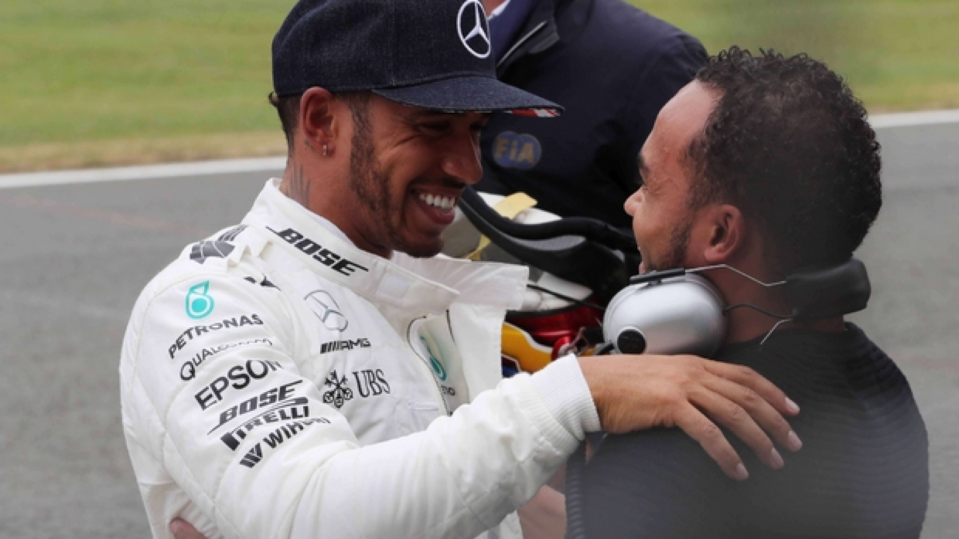 Immagine di A Silverstone Hamilton arriva a una pole dal mito
