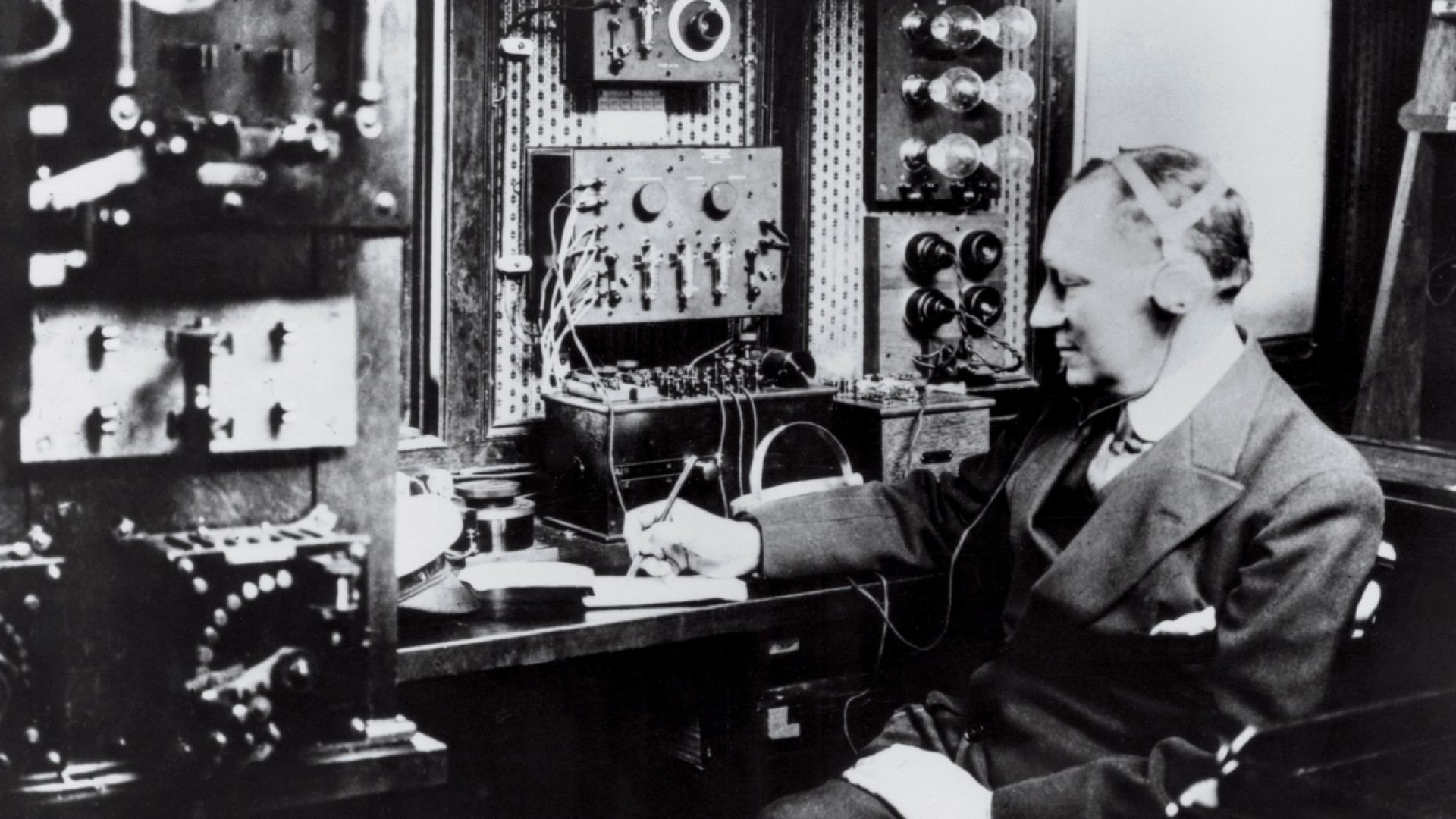 Immagine di Marconi, una vita per la scienza. Dalla radio alla guida del Cnr