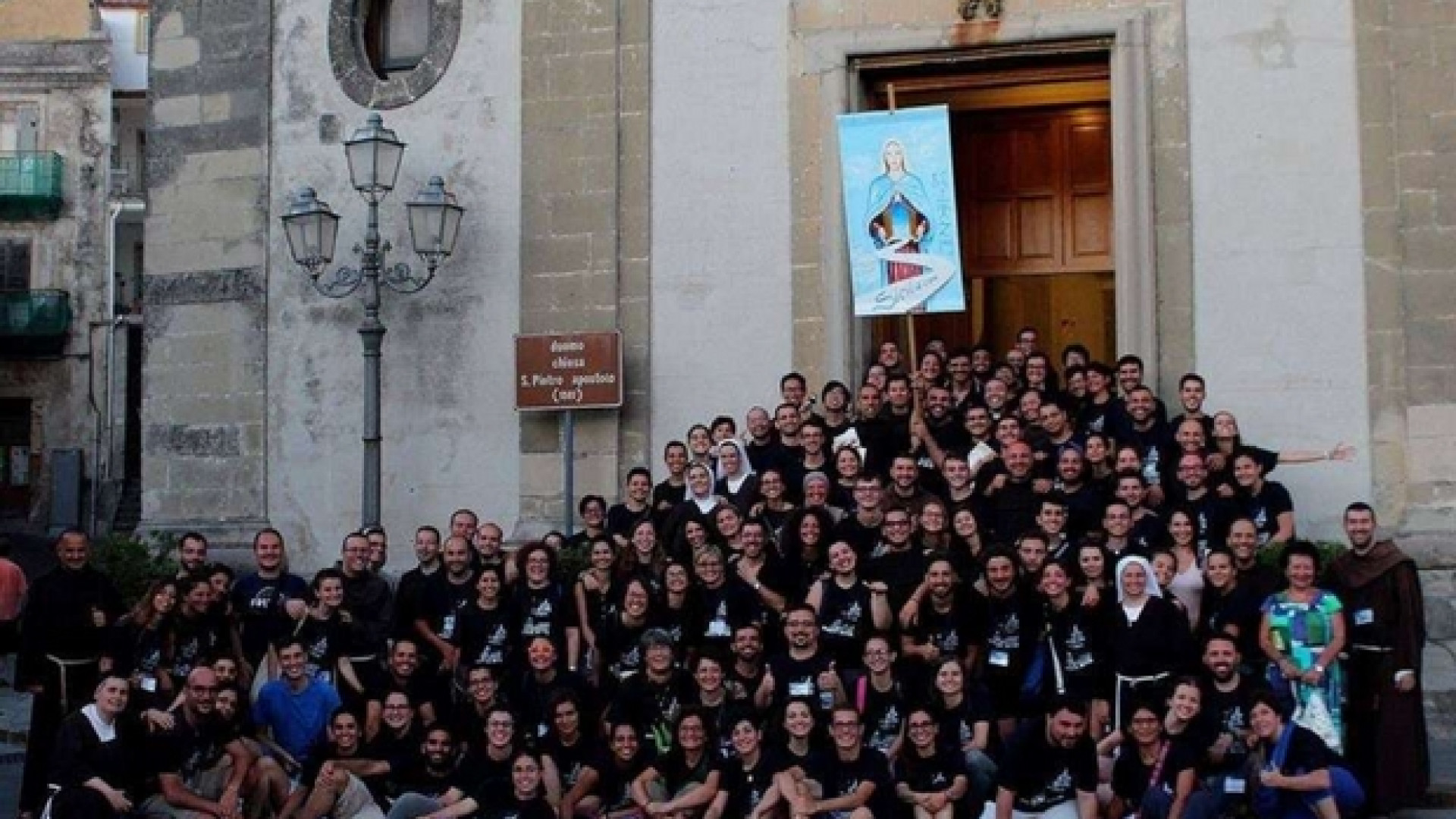 Immagine di Giovani italiani in marcia verso il perdono di Assisi