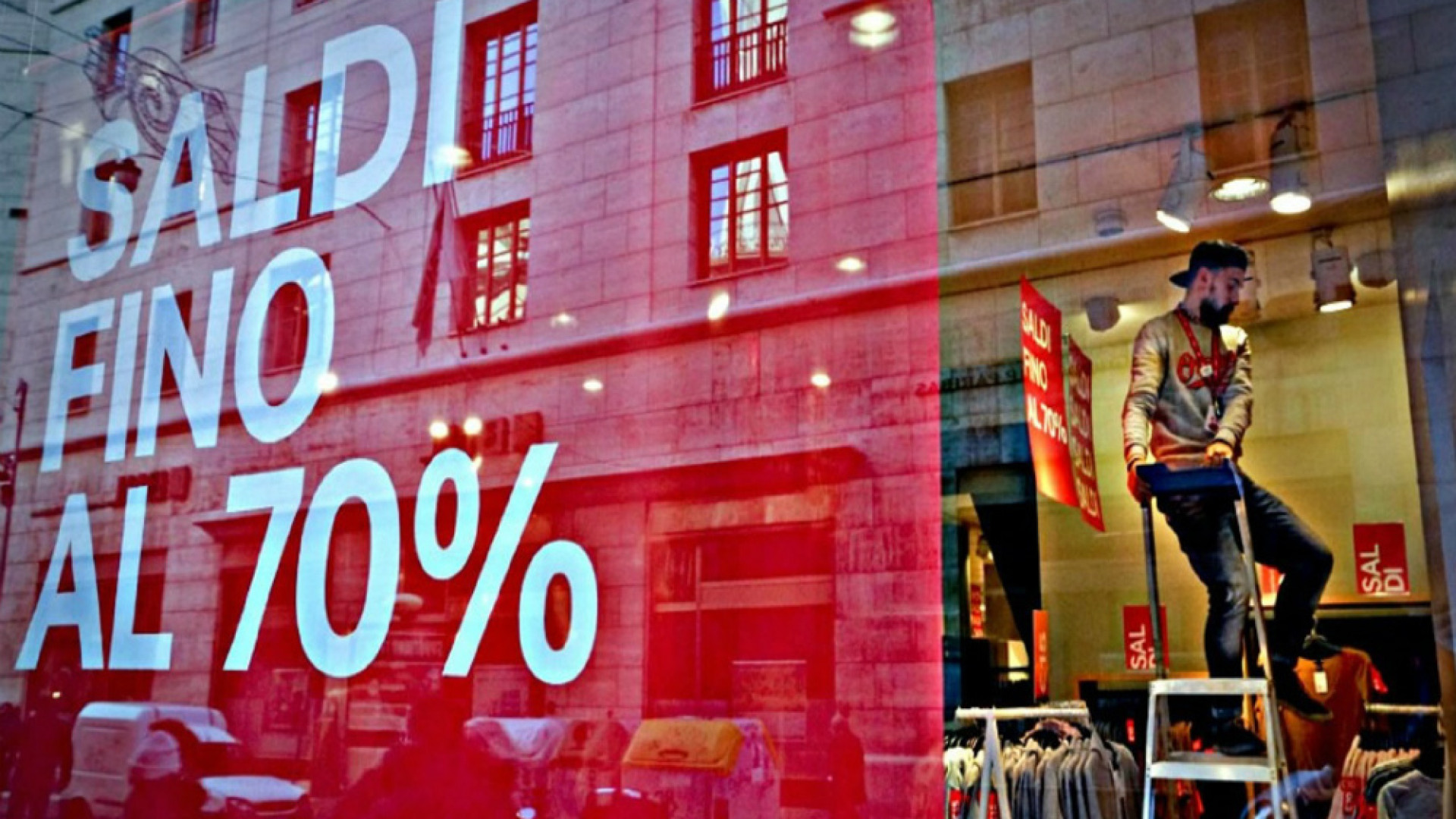 Immagine di Commercio, negozi affollati, ma gli affari non decollano