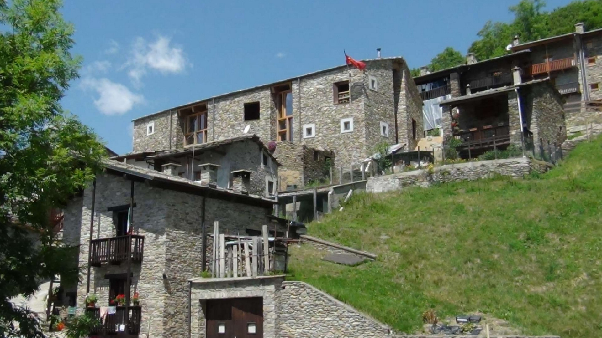 Immagine di Ostana, arrivano i nuovi occitani e si ripopola la montagna