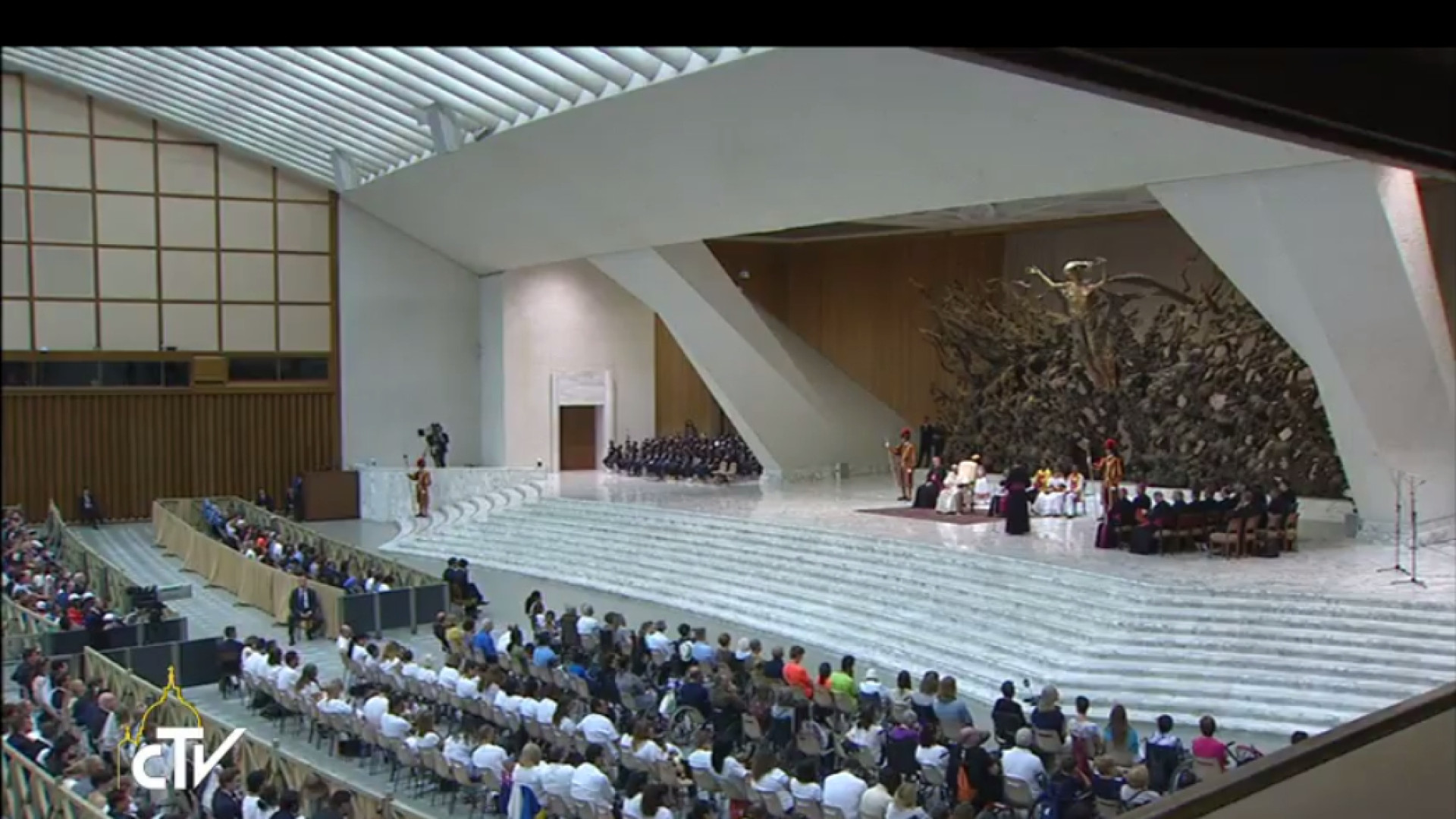 Immagine di Il Papa: imparate e ricordate la data del battesimo