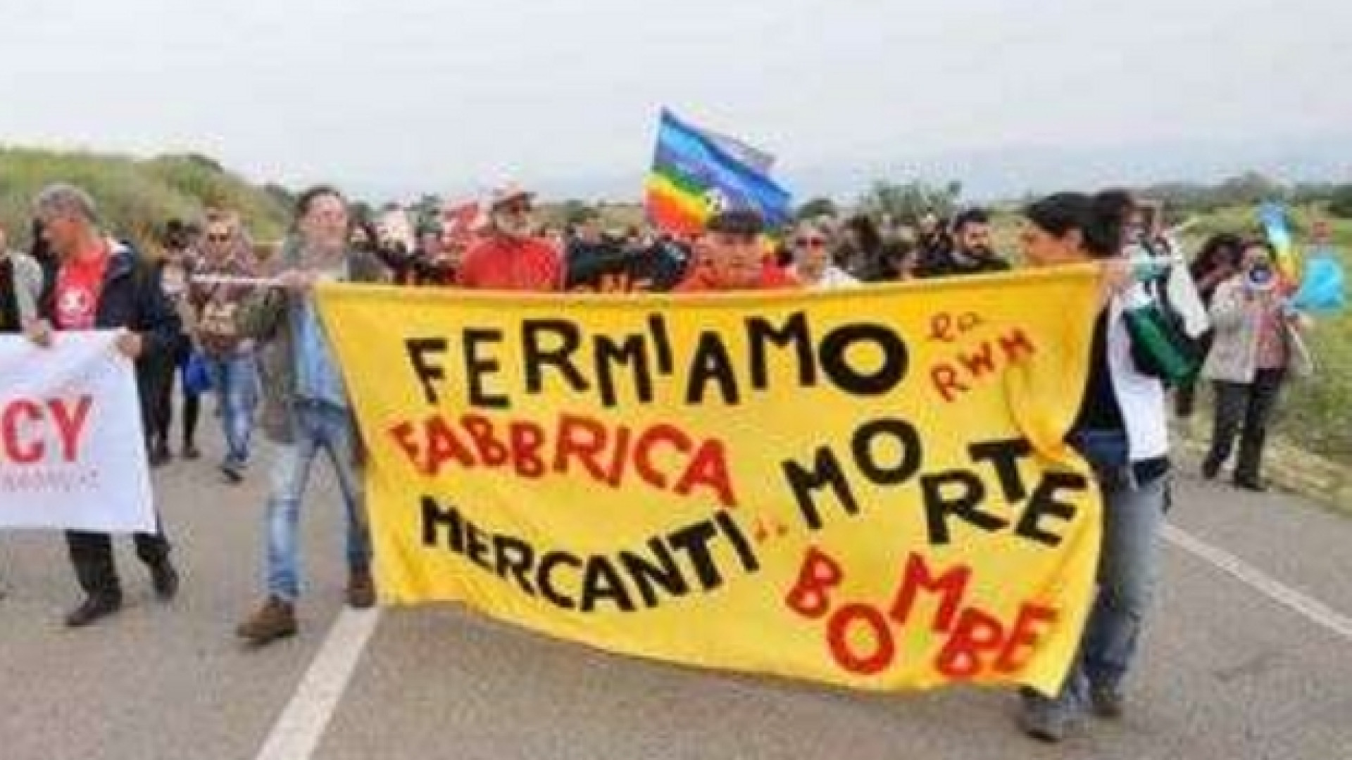 Immagine di «Riconvertiamo la fabbrica di bombe». Il Sulcis per il lavoro degno