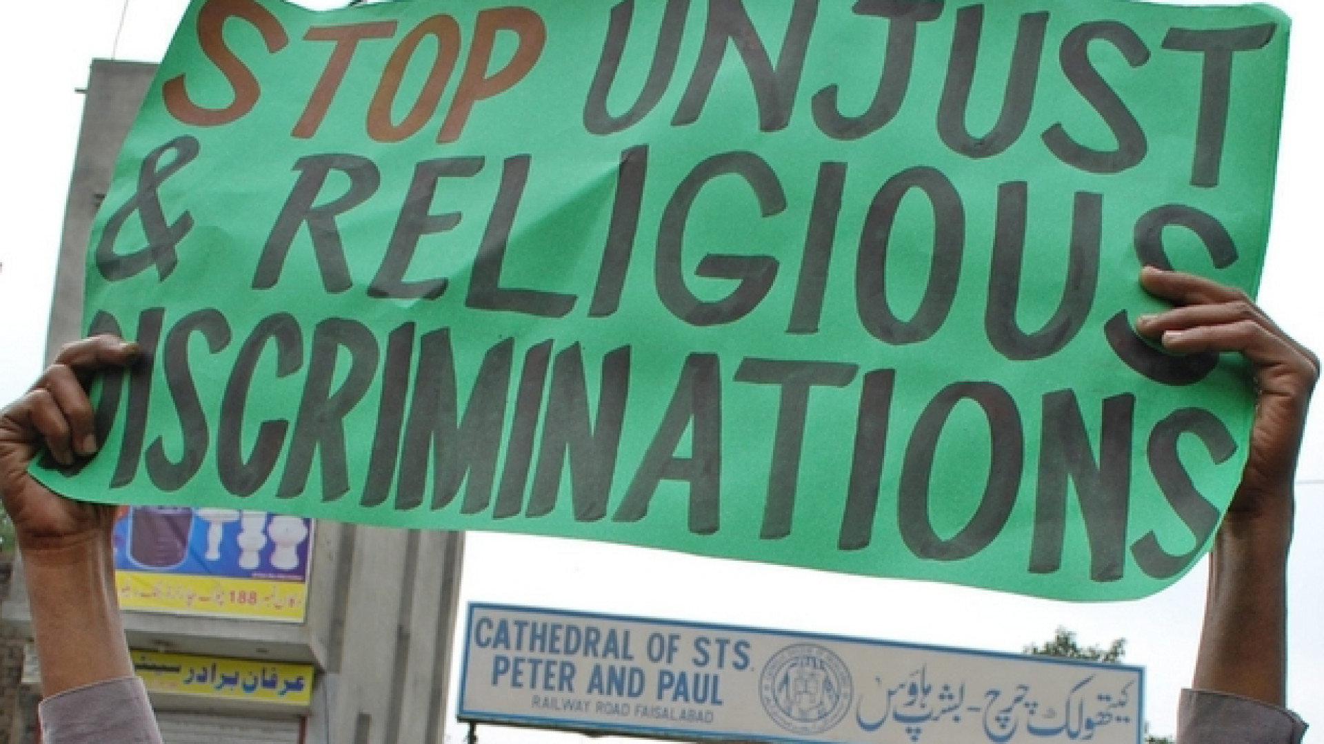 Immagine di Religioni unite dall'amore l'abbraccio nella differenza