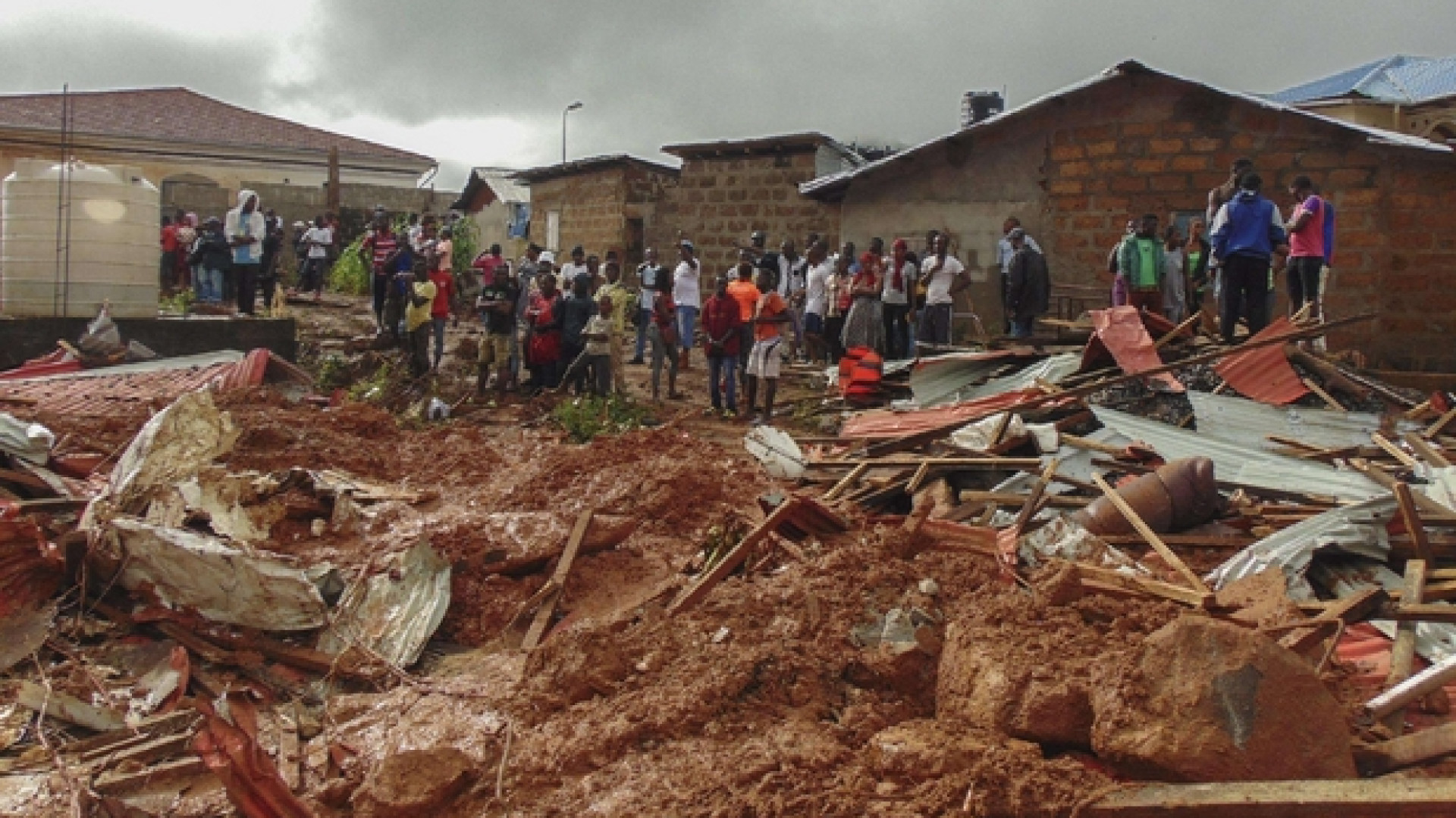 Immagine di Alluvione in Sierra Leone, mille tra morti e dispersi. La preghiera del Papa