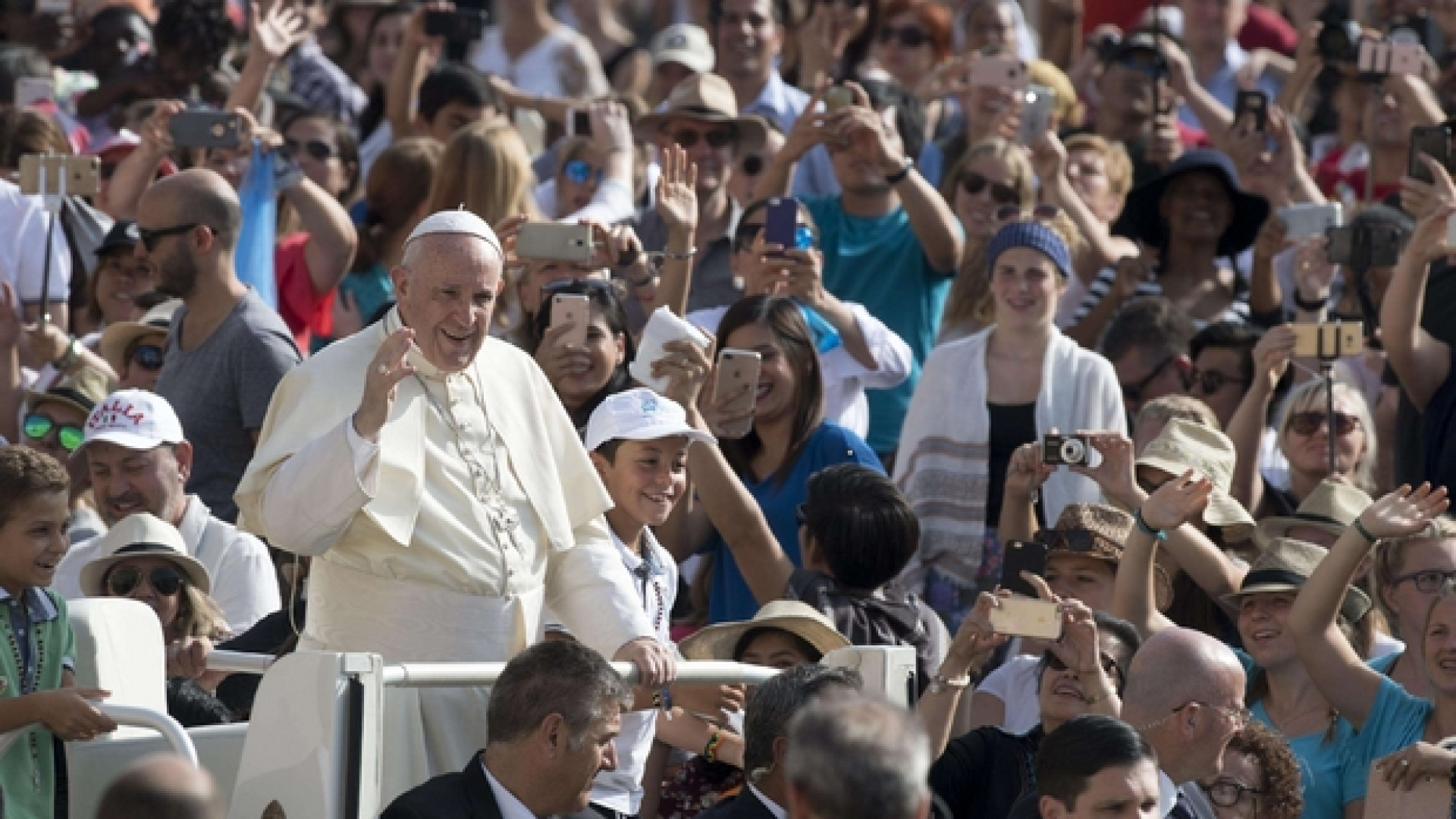 Immagine di Papa Francesco: è triste vedere giovani in pensione, che non cercano nulla