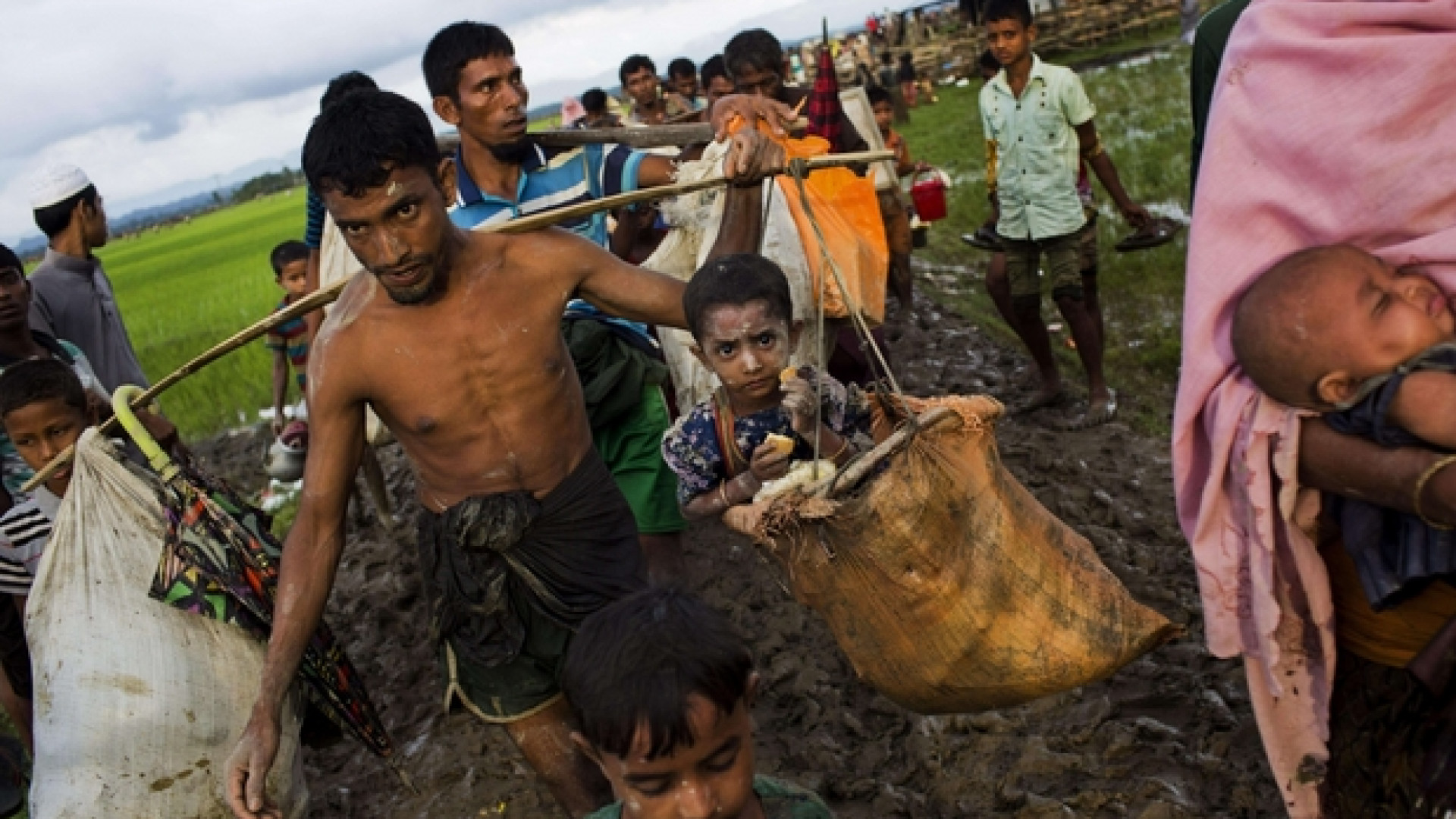 Immagine di L'esodo senze fine dei Rohingya. L'Onu: 60mila in Bangladesh