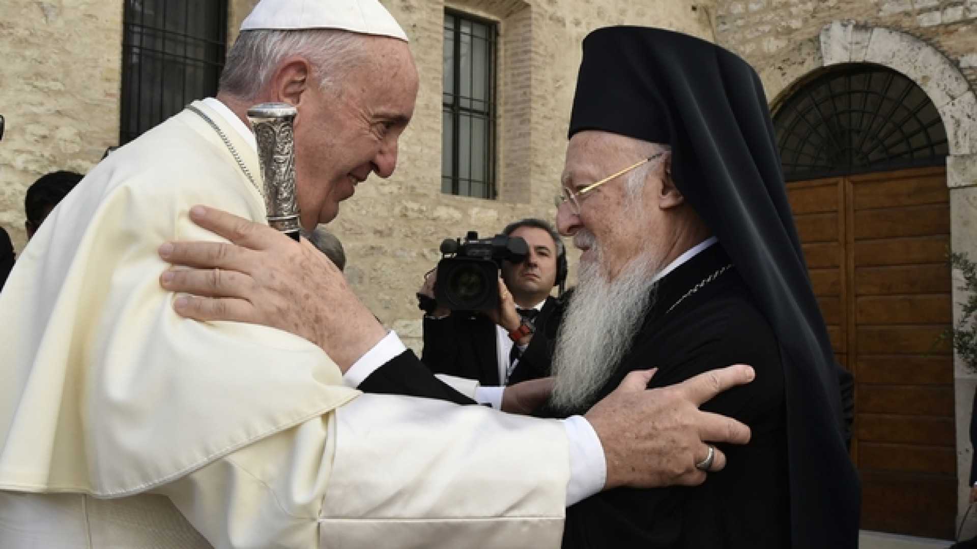 Immagine di Papa Francesco e Bartolomeo: un appello congiunto per la cura del creato