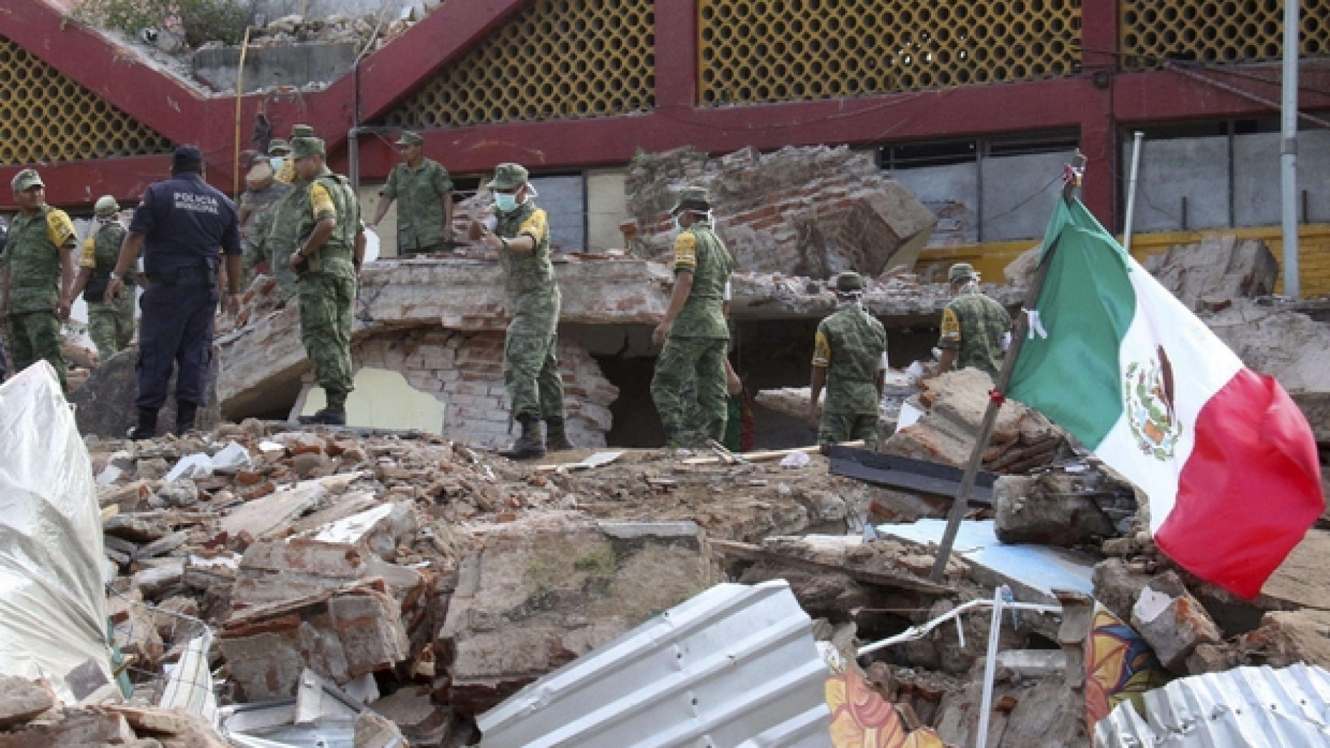 Immagine di Tre giorni di lutto in Messico per il maxi-terremoto: 65 i morti