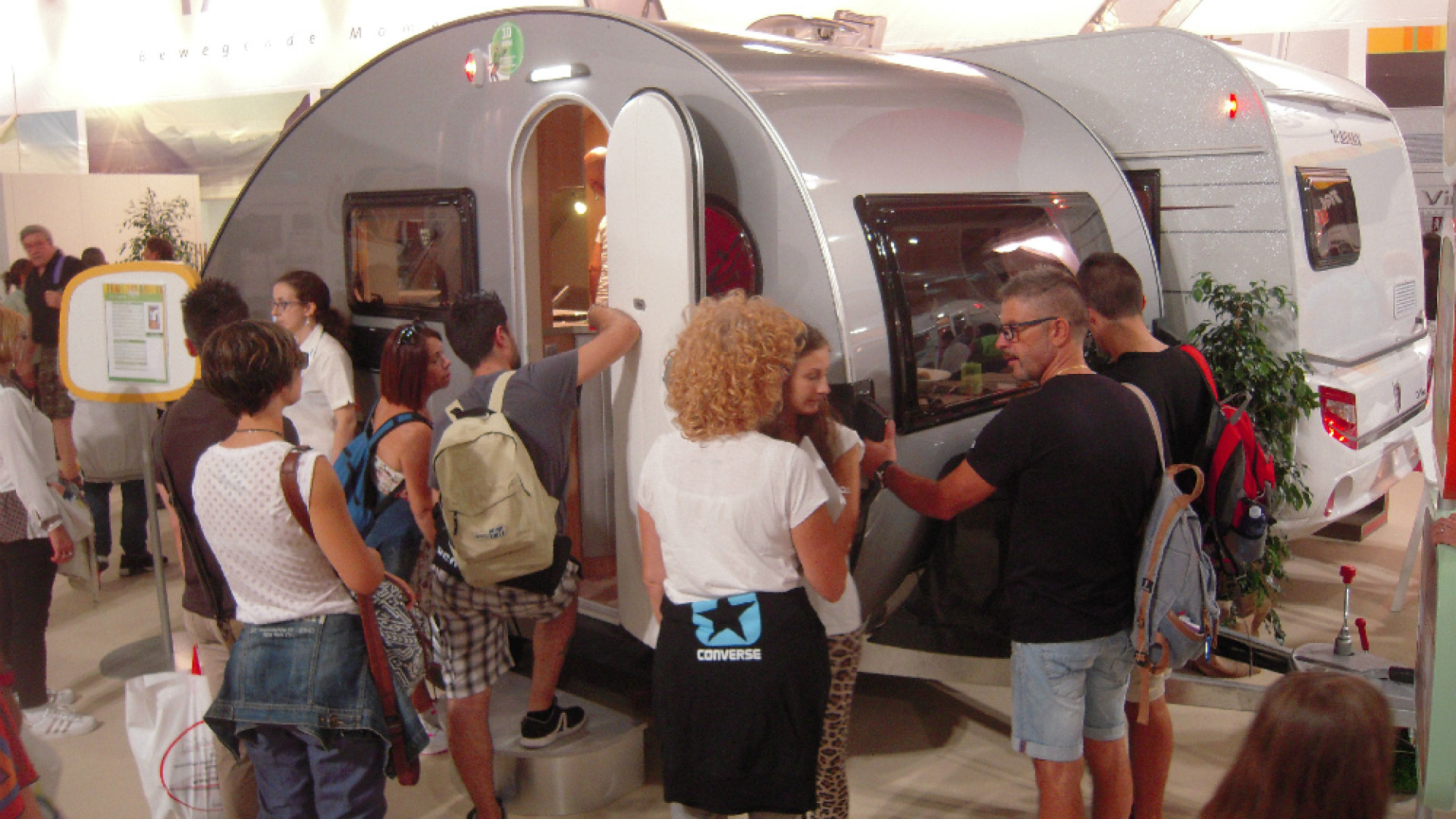 Immagine di Tenda, van, caravan, camper: viaggio nel turismo en plein air