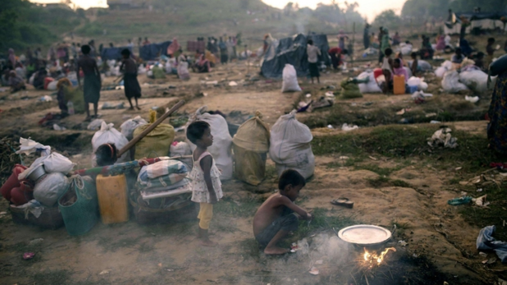 Immagine di Oltre 400mila i Rohingya in Bangladesh: «Non lascino i campi»