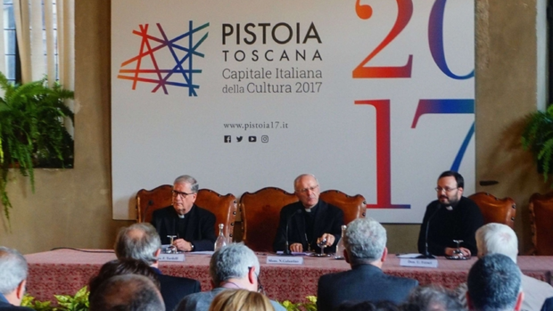 Immagine di Galantino: «L'ospitalità è sacra, no a scuse e ipocrisia»